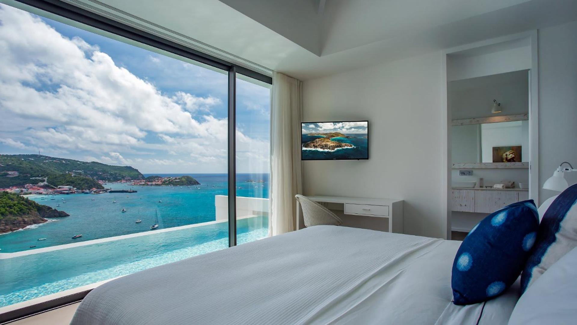 Spacious Villa with Utmost Calm and Beauty