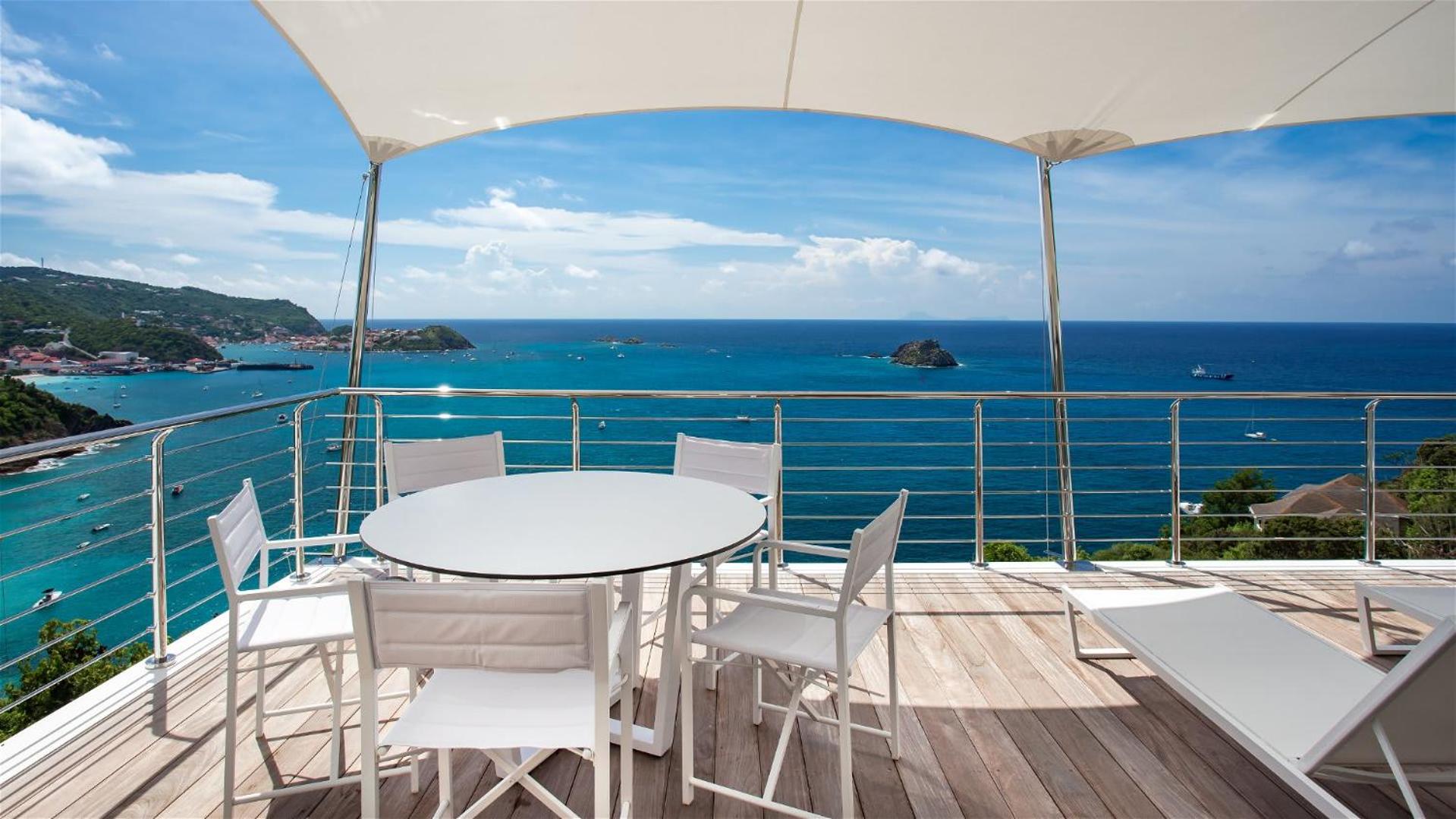 Spacious Villa with Utmost Calm and Beauty