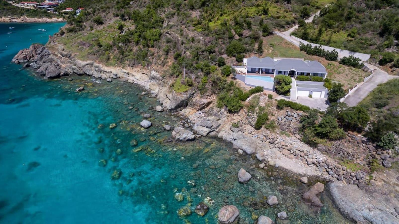 Quiet Villa Surrounded by Tropical Vegetation
