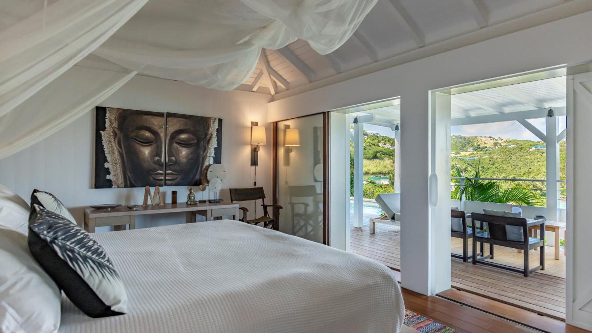 Charming Villa with Contemporary Decoration