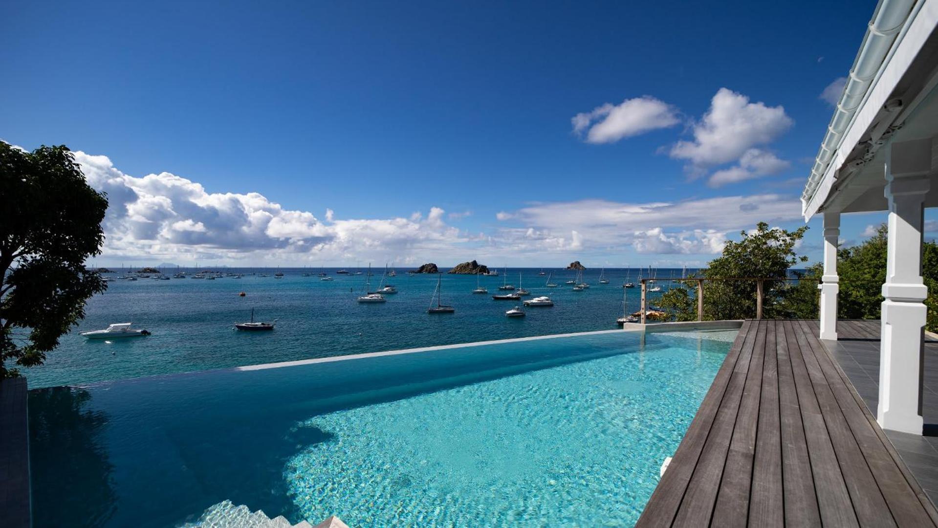 Quiet Villa Surrounded by Tropical Vegetation