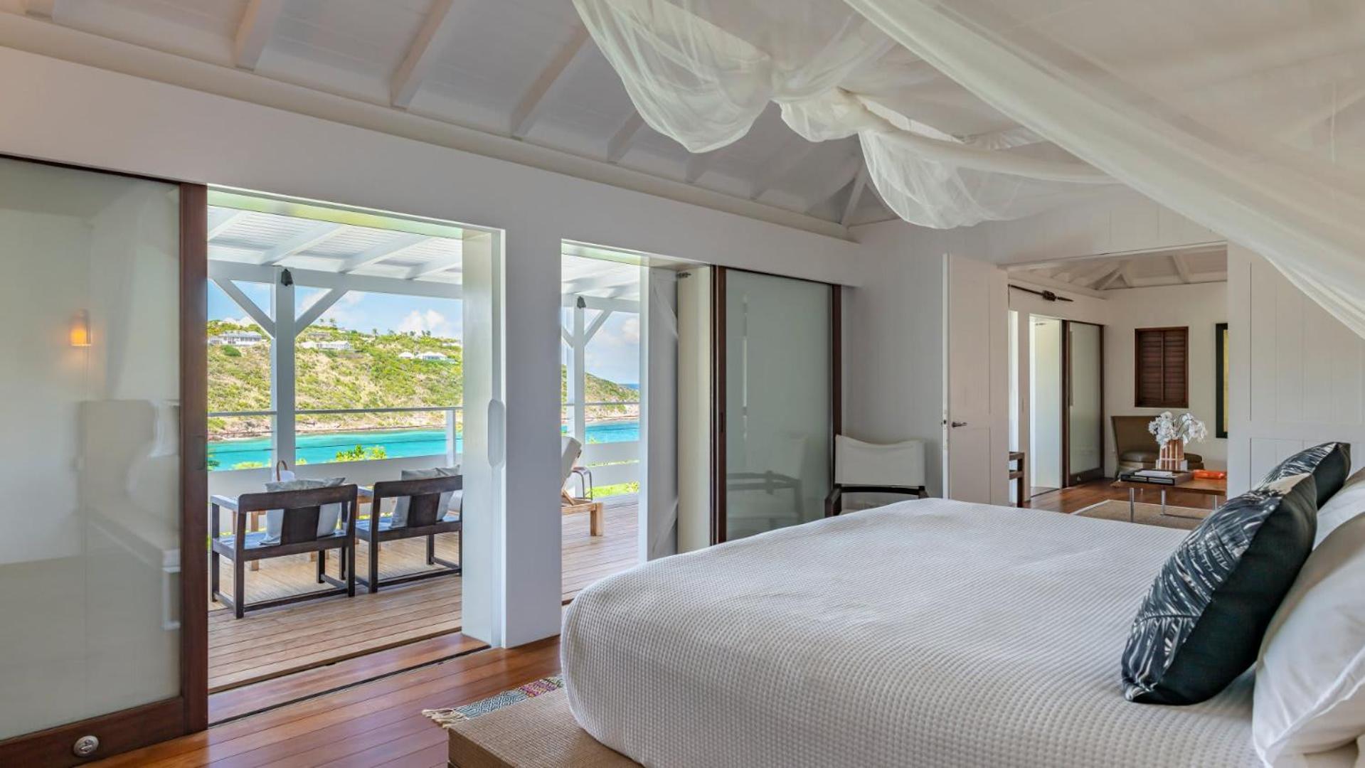 Charming Villa with Contemporary Decoration