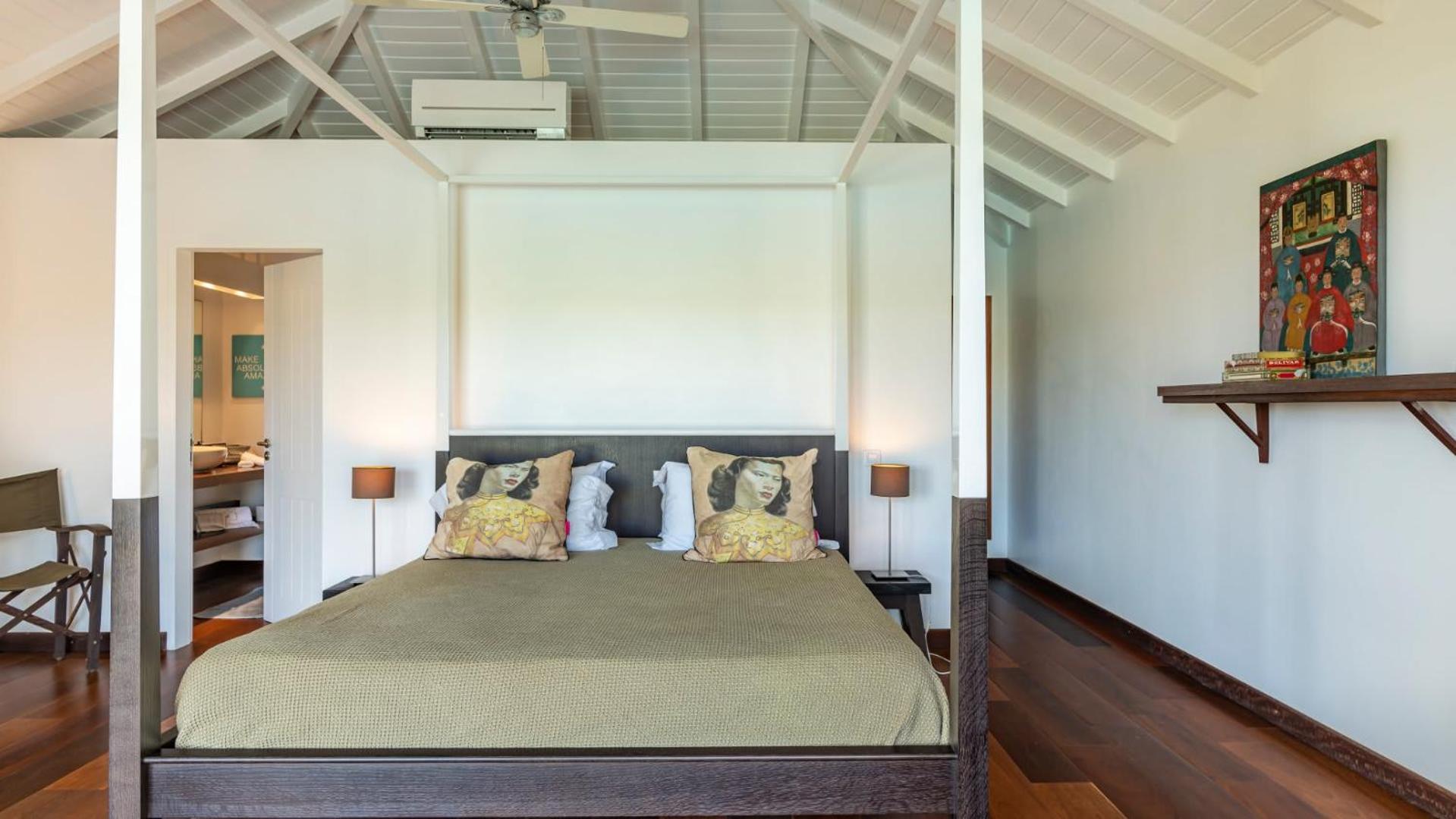 Charming Villa with Contemporary Decoration