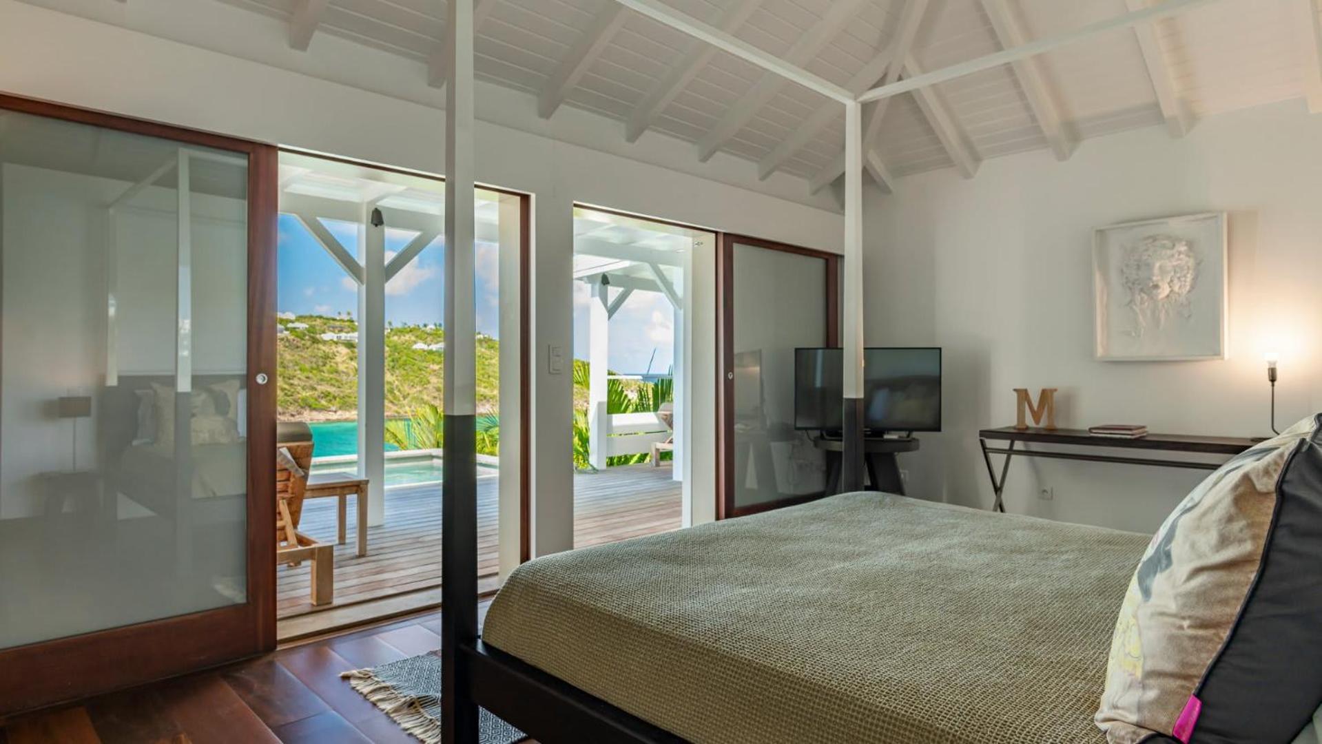 Charming Villa with Contemporary Decoration