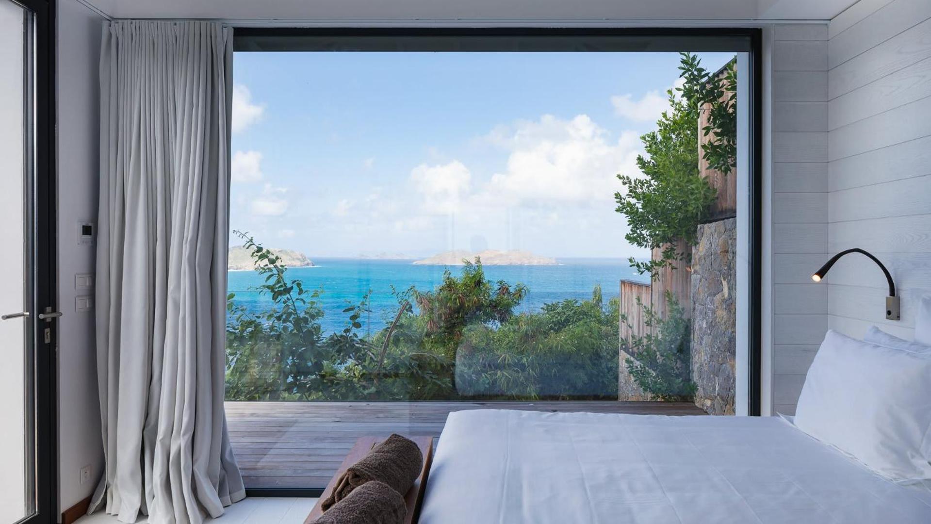 Magnificent Villa with Lush Tropical Environment