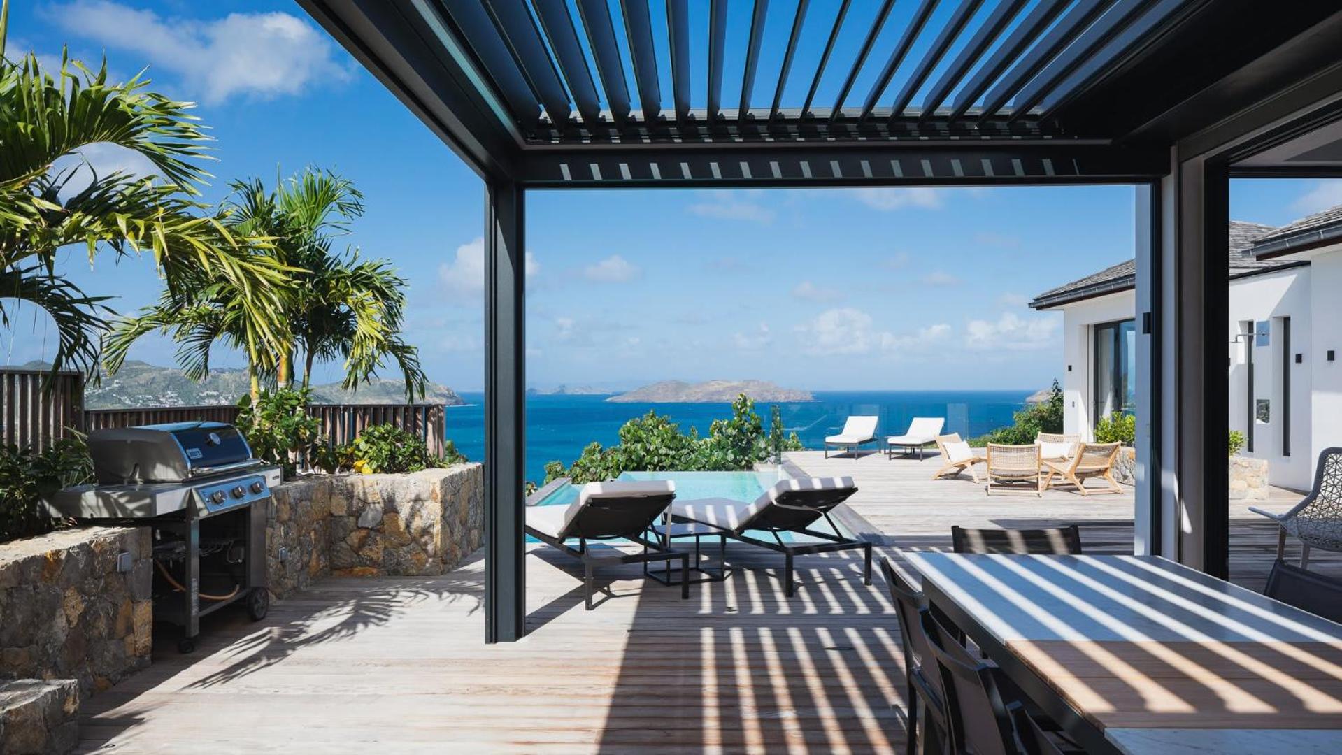 Magnificent Villa with Lush Tropical Environment
