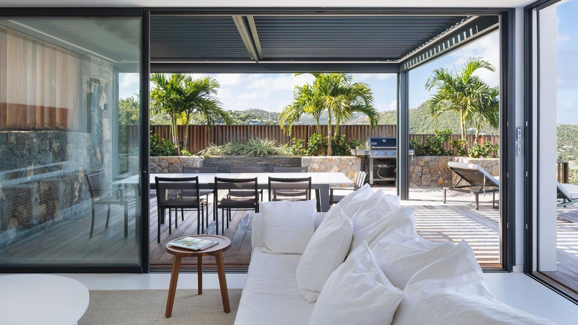 Magnificent Villa with Lush Tropical Environment