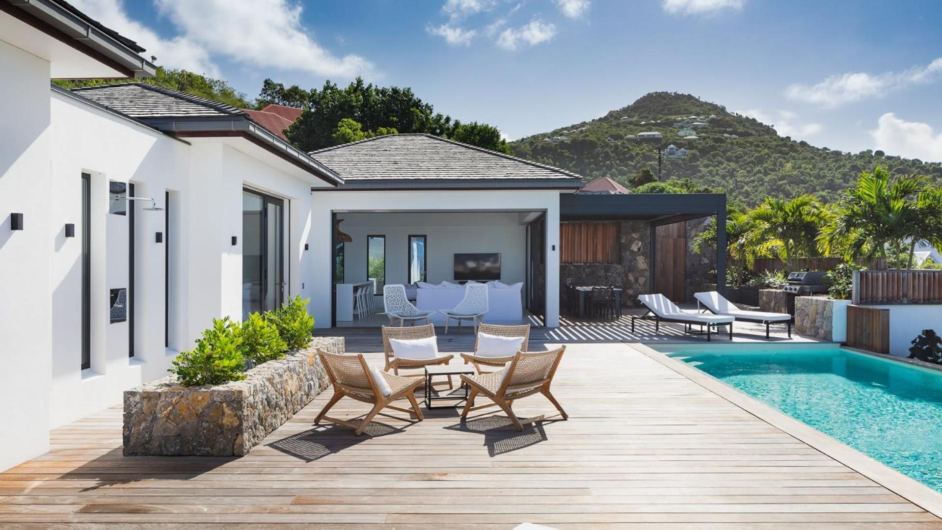 Magnificent Villa with Lush Tropical Environment