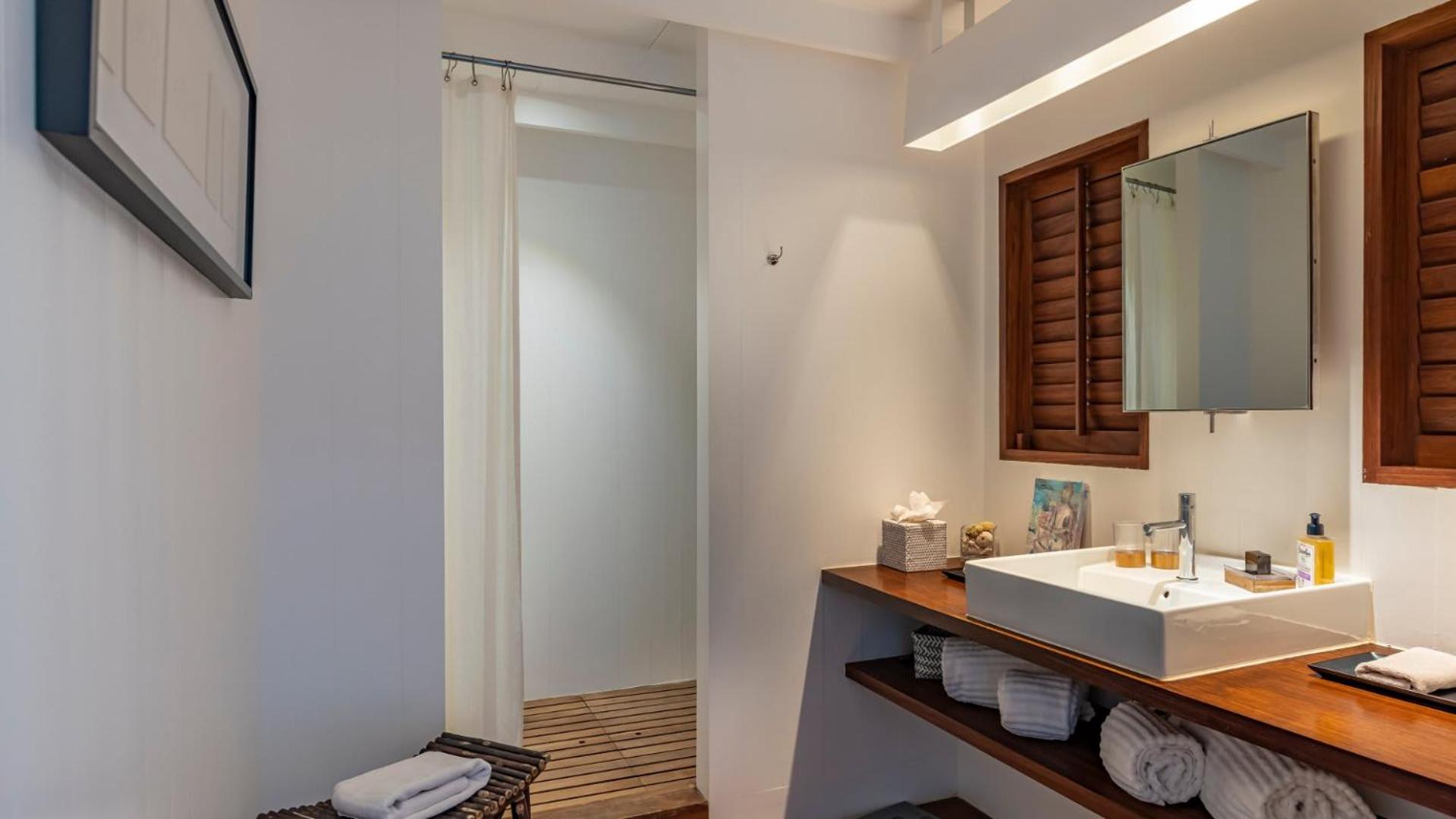 Charming Villa with Contemporary Decoration