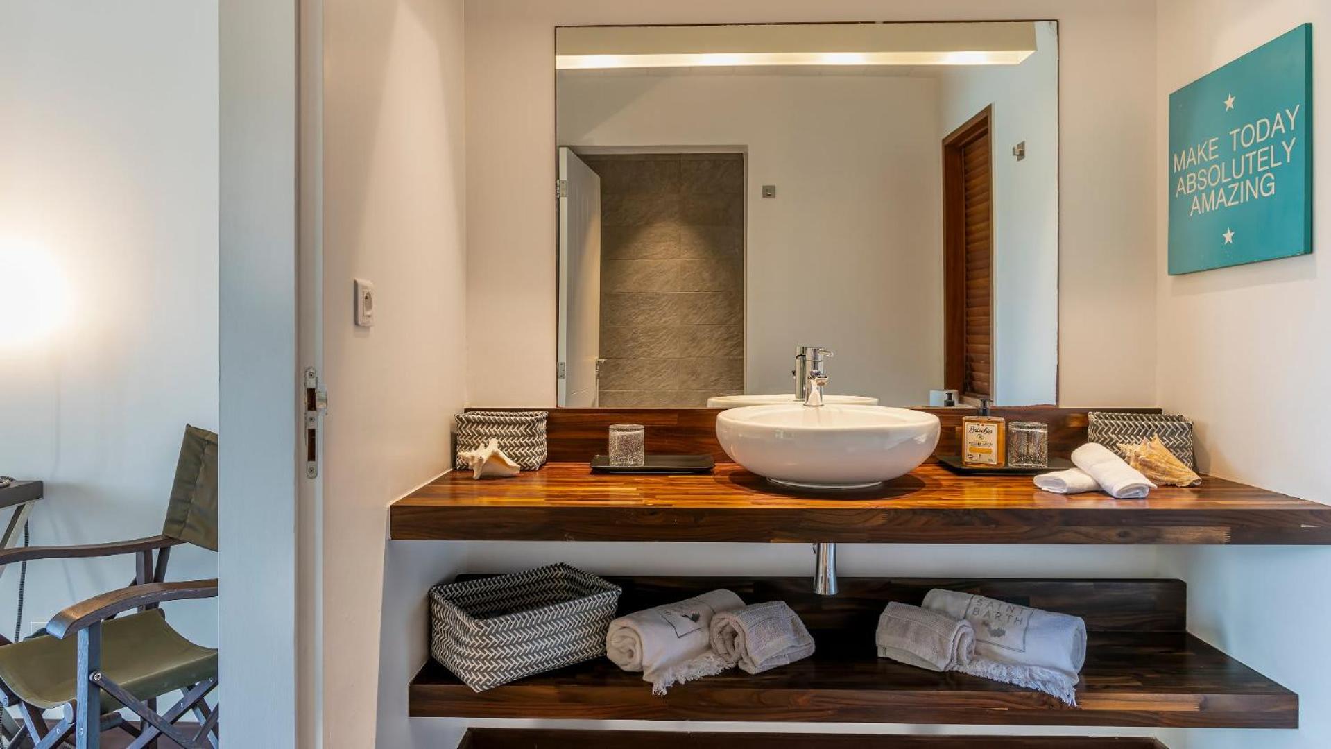 Charming Villa with Contemporary Decoration