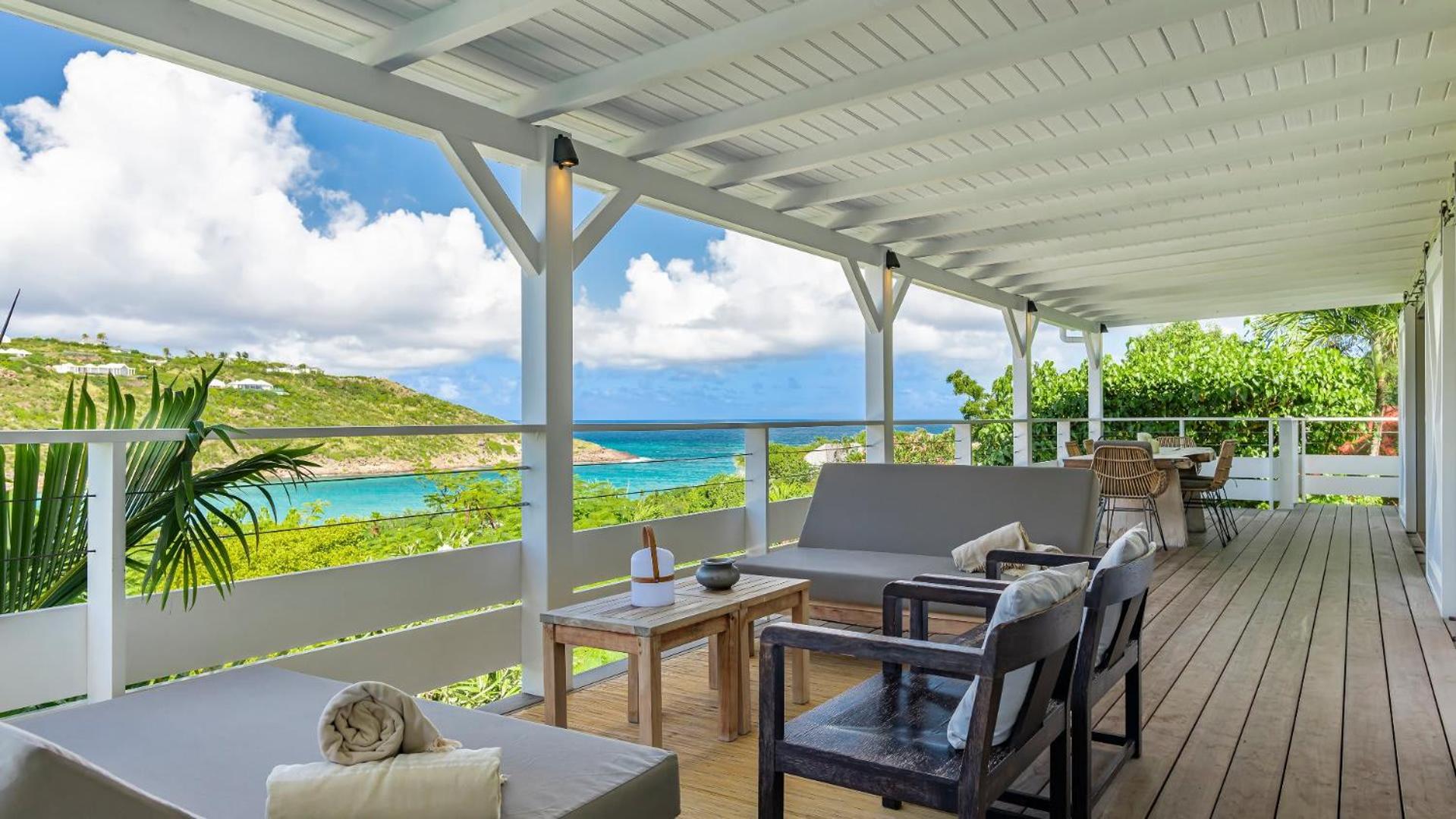 Charming Villa with Contemporary Decoration