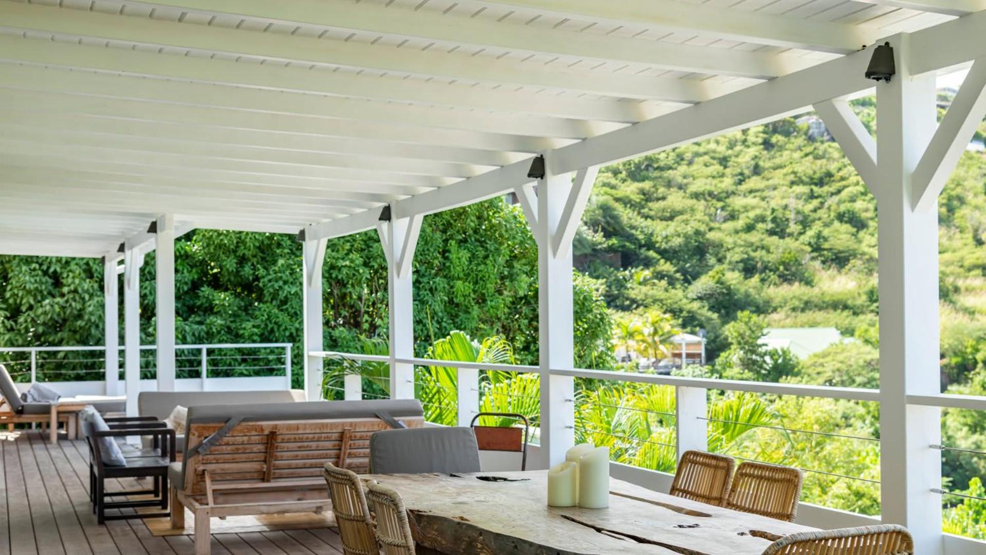 Charming Villa with Contemporary Decoration