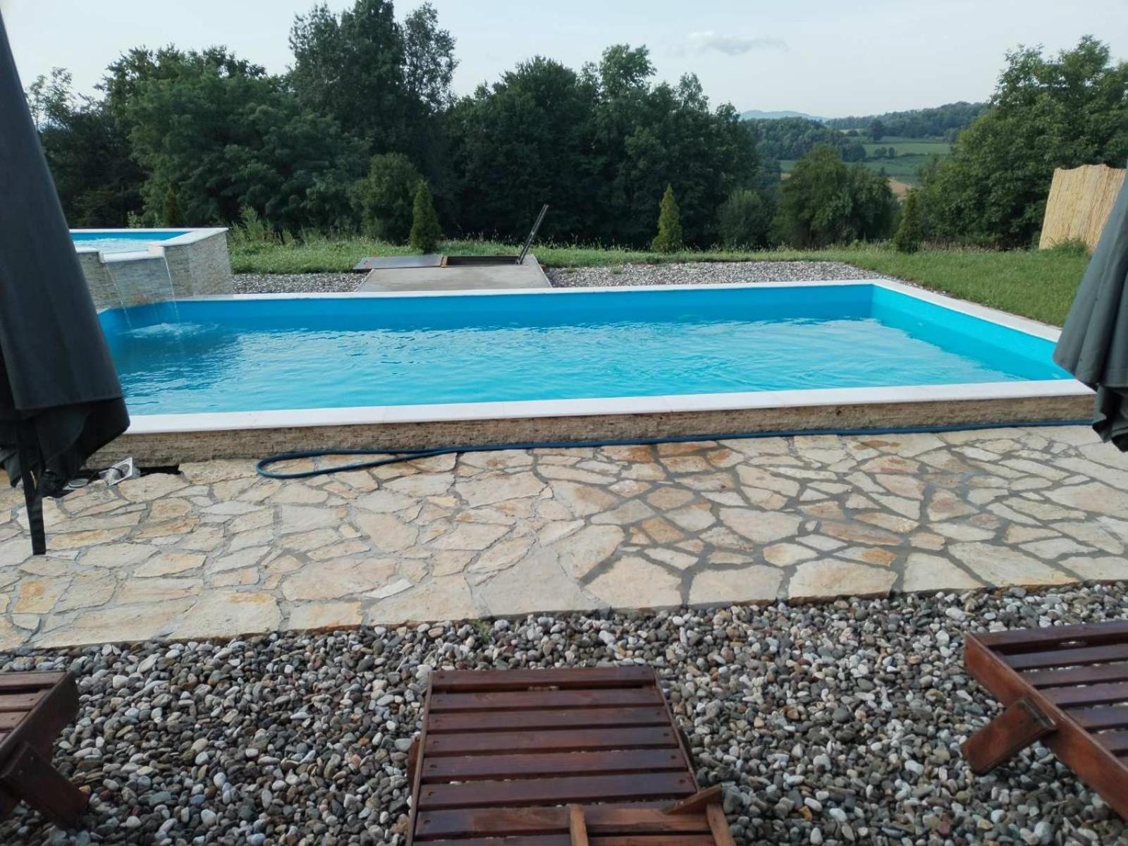Kuca na kraju sela view 2
