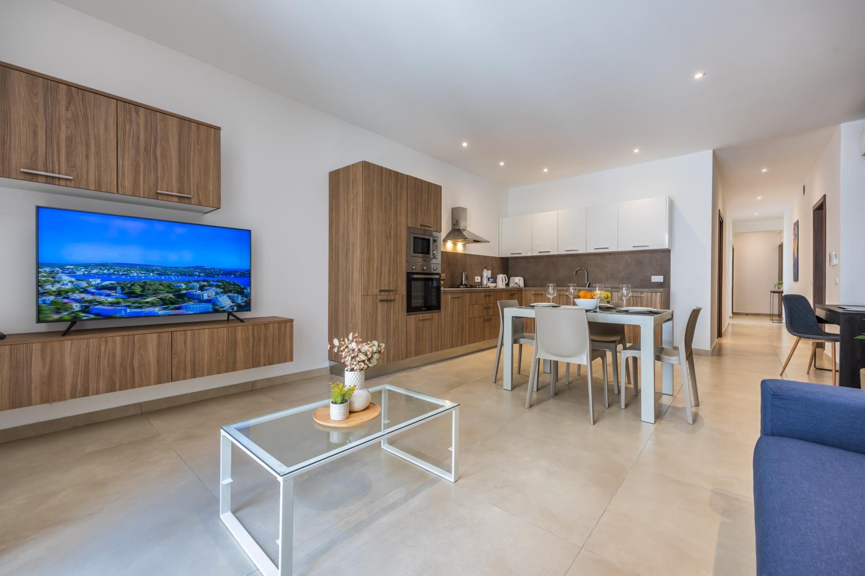 FL 2 TheLODGE-Charming City Retreat by Homely view 3