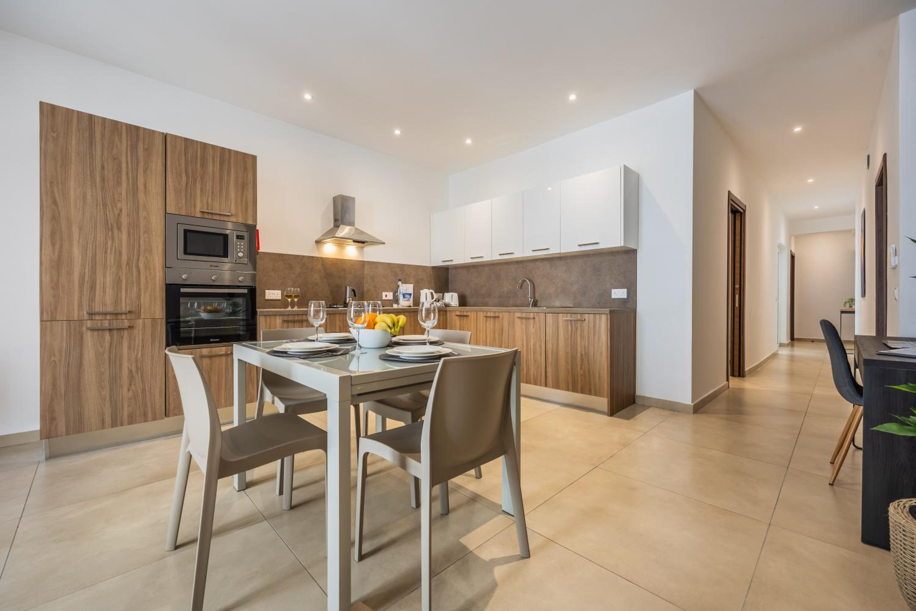 FL 2 TheLODGE-Charming City Retreat by Homely view 4