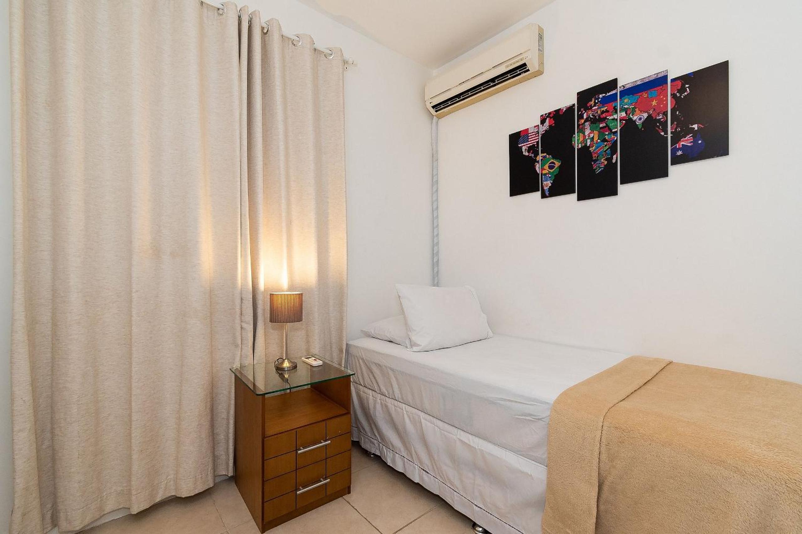 Apartamento 2 Qto e Varanda em Condomínio Completo