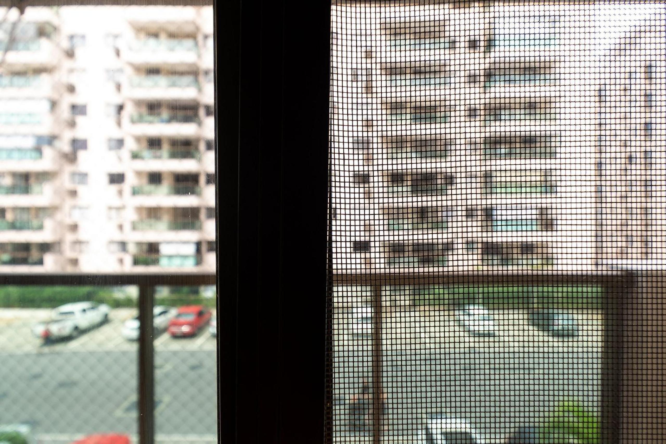 Apartamento 2 Qto e Varanda em Condomínio Completo