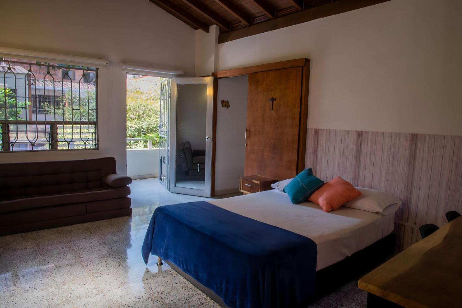 CASA DE LOLA