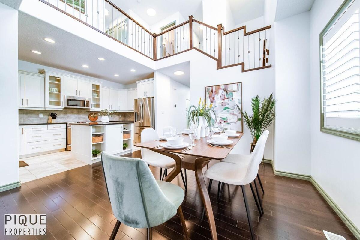 Bright Luxury Home-Hot Tub-Sunroom-King Bed-AC