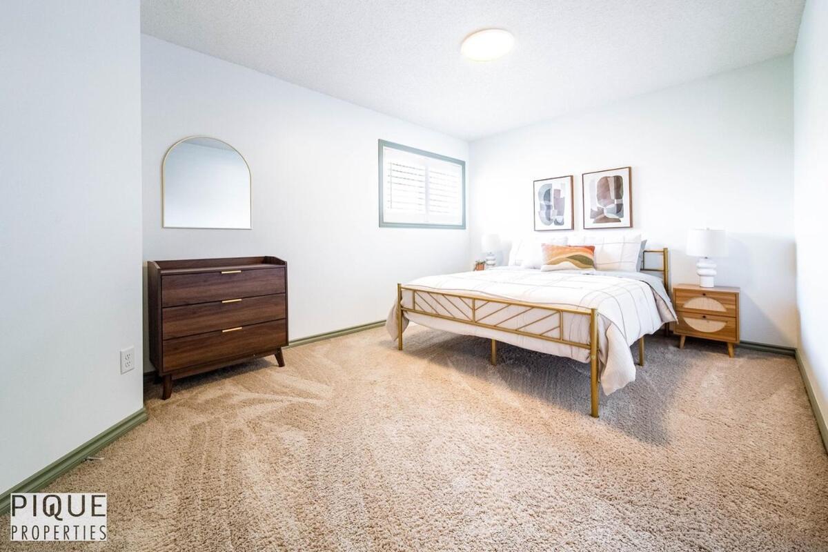 Bright Luxury Home-Hot Tub-Sunroom-King Bed-AC