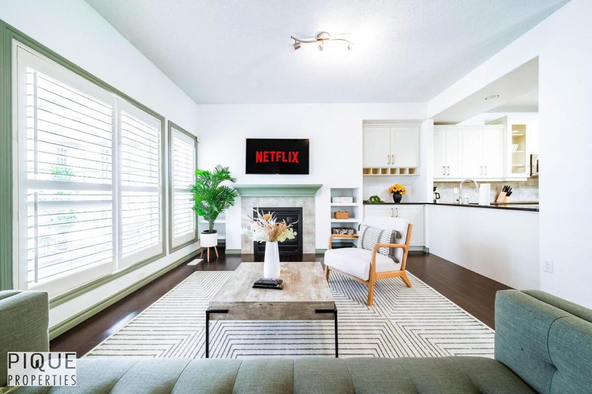 Bright Luxury Home-Hot Tub-Sunroom-King Bed-AC