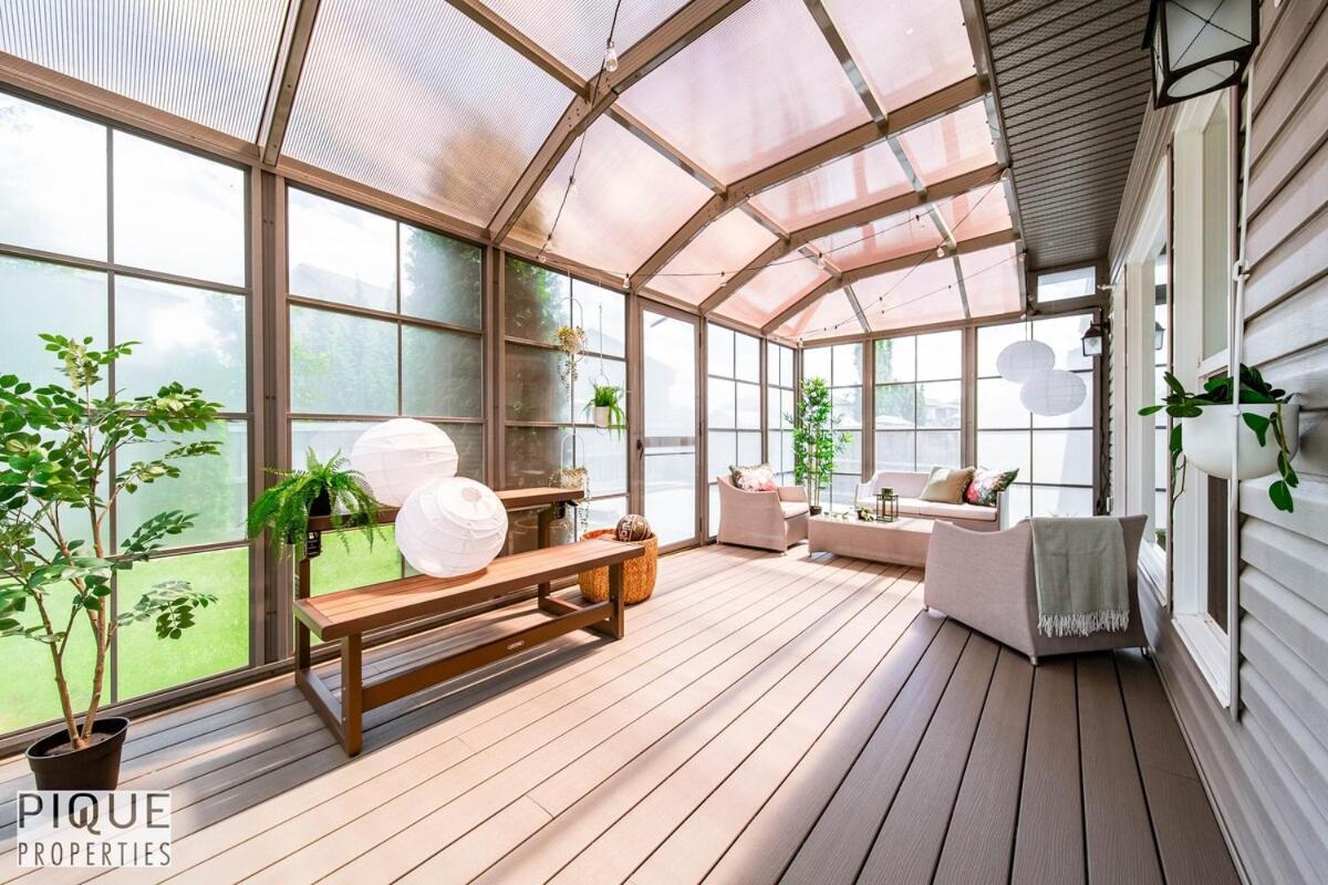 Bright Luxury Home-Hot Tub-Sunroom-King Bed-AC