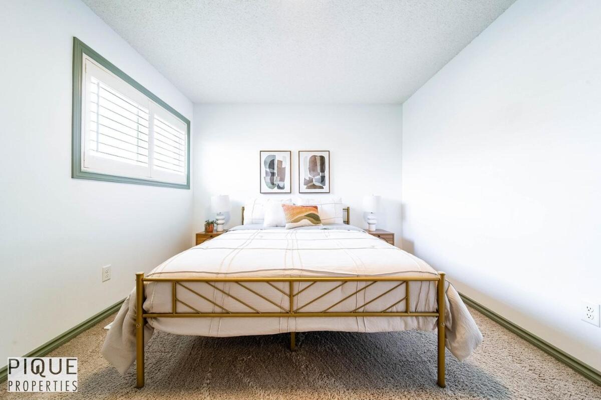 Bright Luxury Home-Hot Tub-Sunroom-King Bed-AC