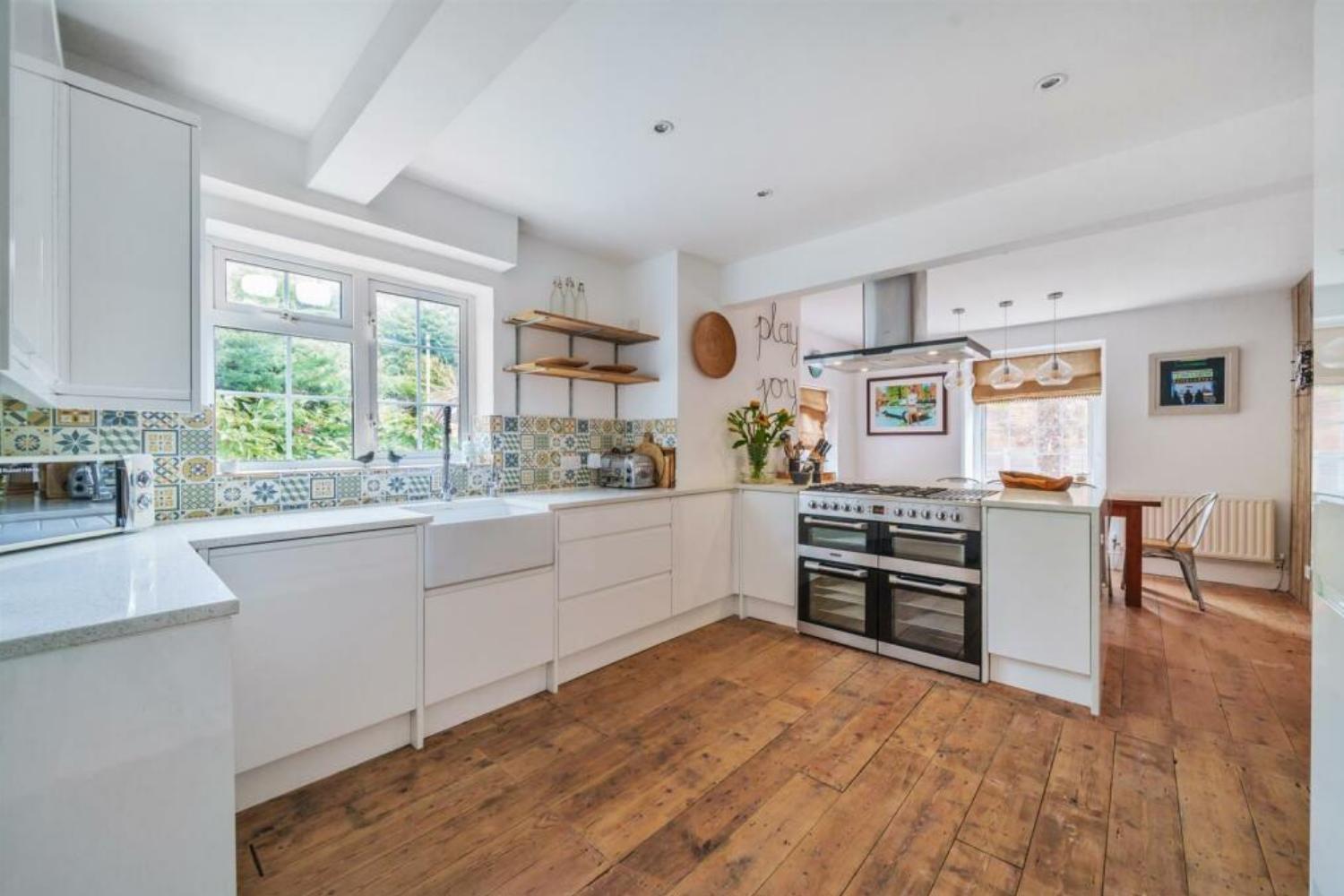 5 Bed Luxury Villa Stunning Waterside Escape with Pool - Sleeps 12, Private Parking & Jetty! River Hamble - By Blue Puffin Stays view 5