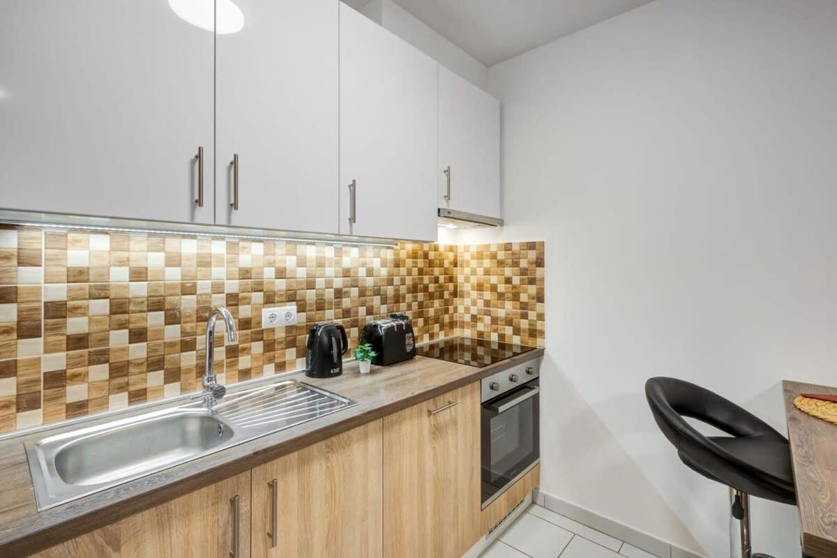 Homey new studio great central area view 3