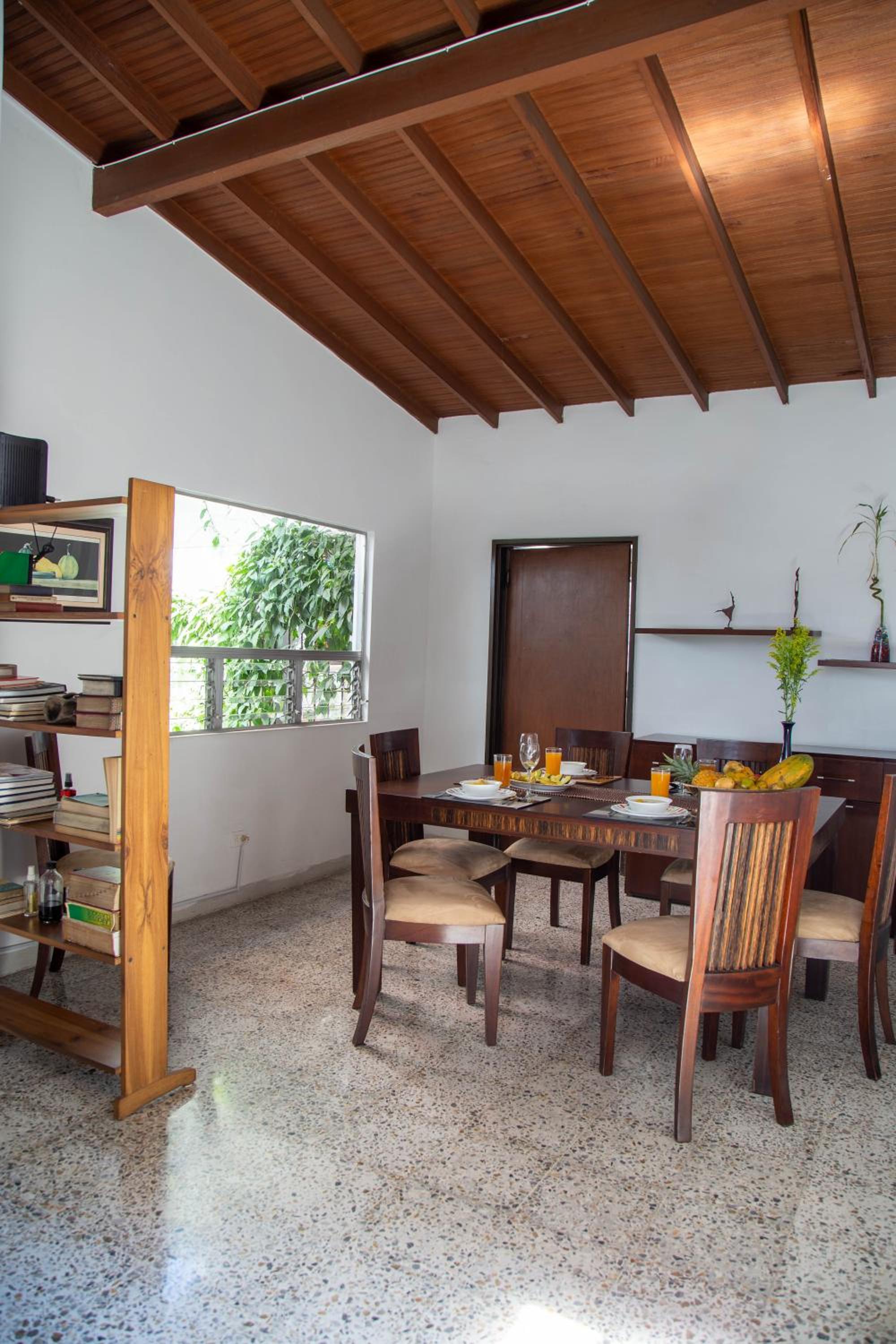 CASA DE LOLA