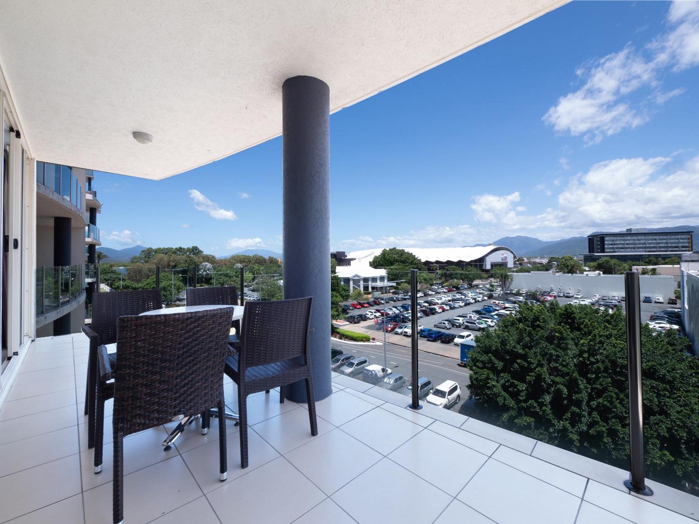 Hotel City Quays Accommodation 2 - Image 1