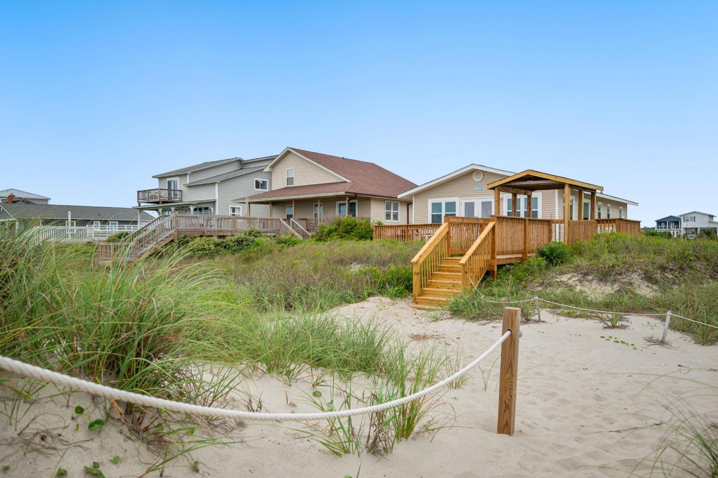 Ocean Breezes - Oak Island Accommodations view 4