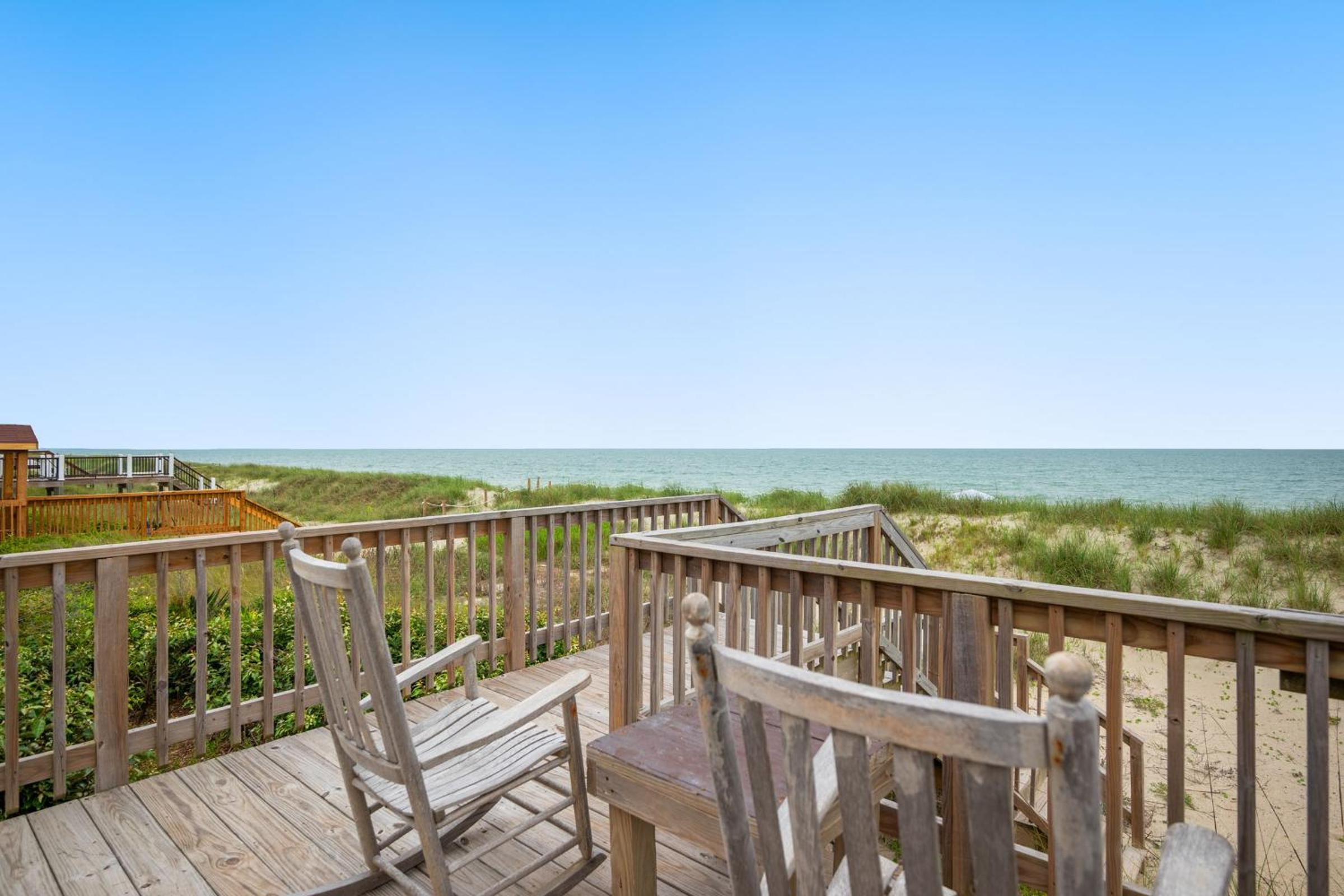 Ocean Breezes - Oak Island Accommodations view 5