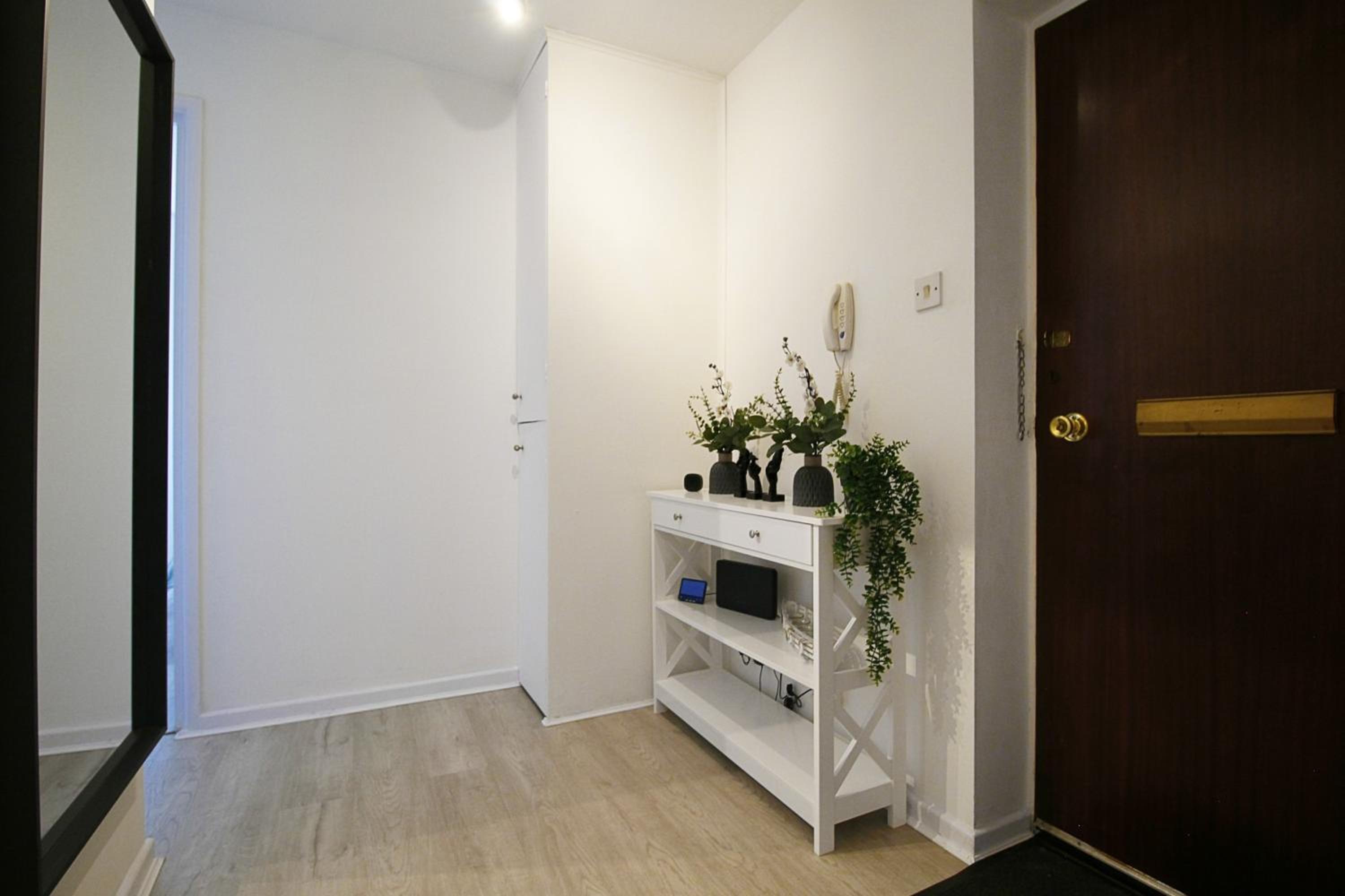 2BDR Flat RG1 - Free Open Parking view 5