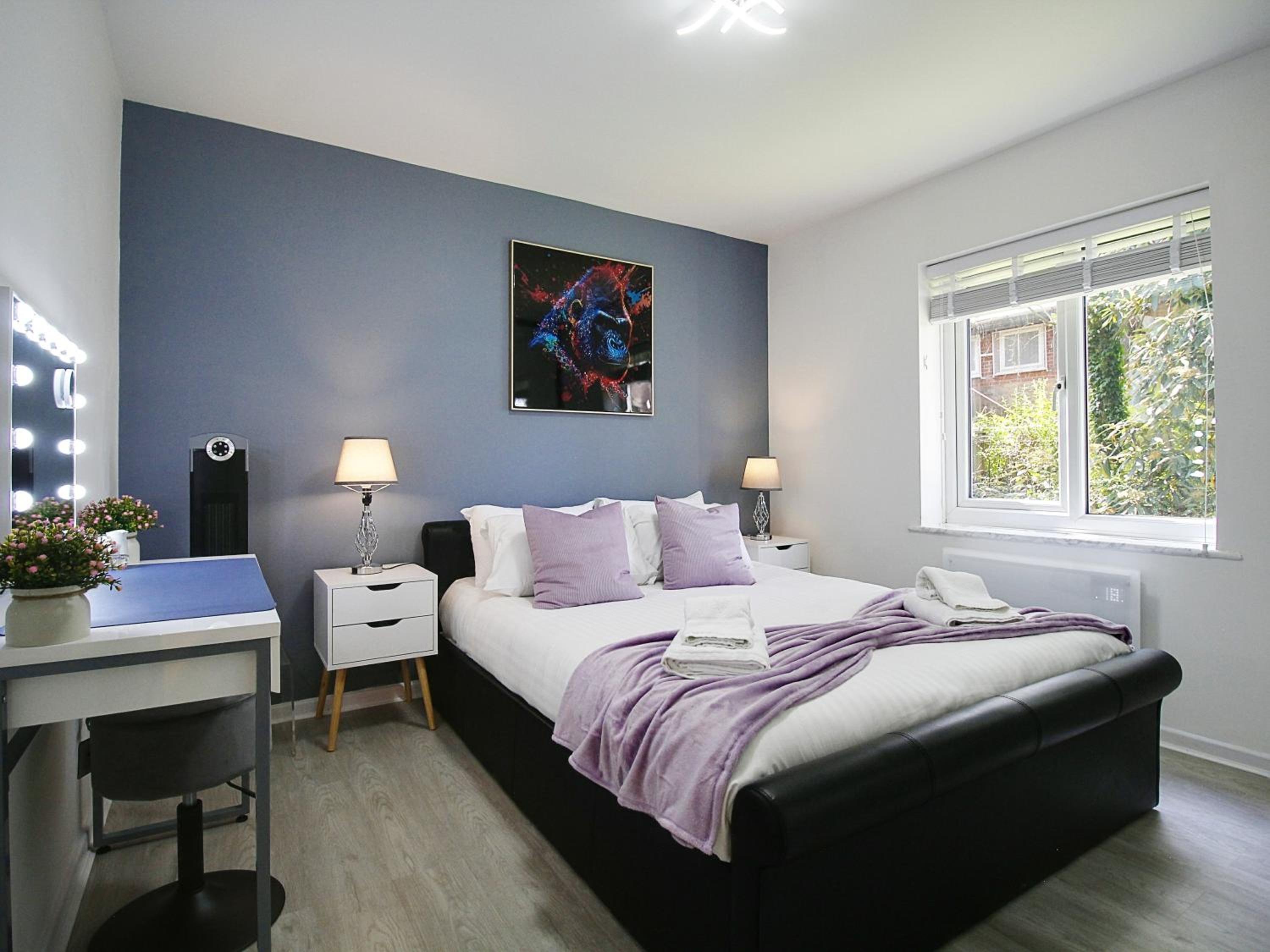 2BDR Flat RG1 - Free Open Parking view 2