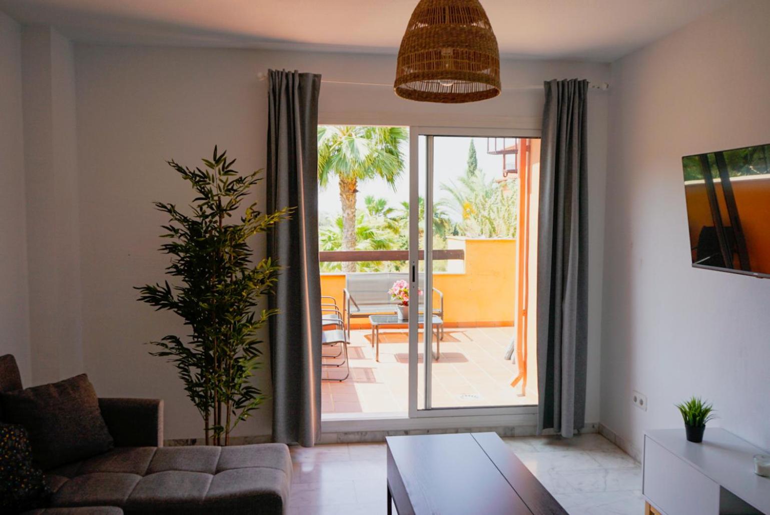 Relaxing 2 Bed duplex: seaviews, terrace & rooftop view 3