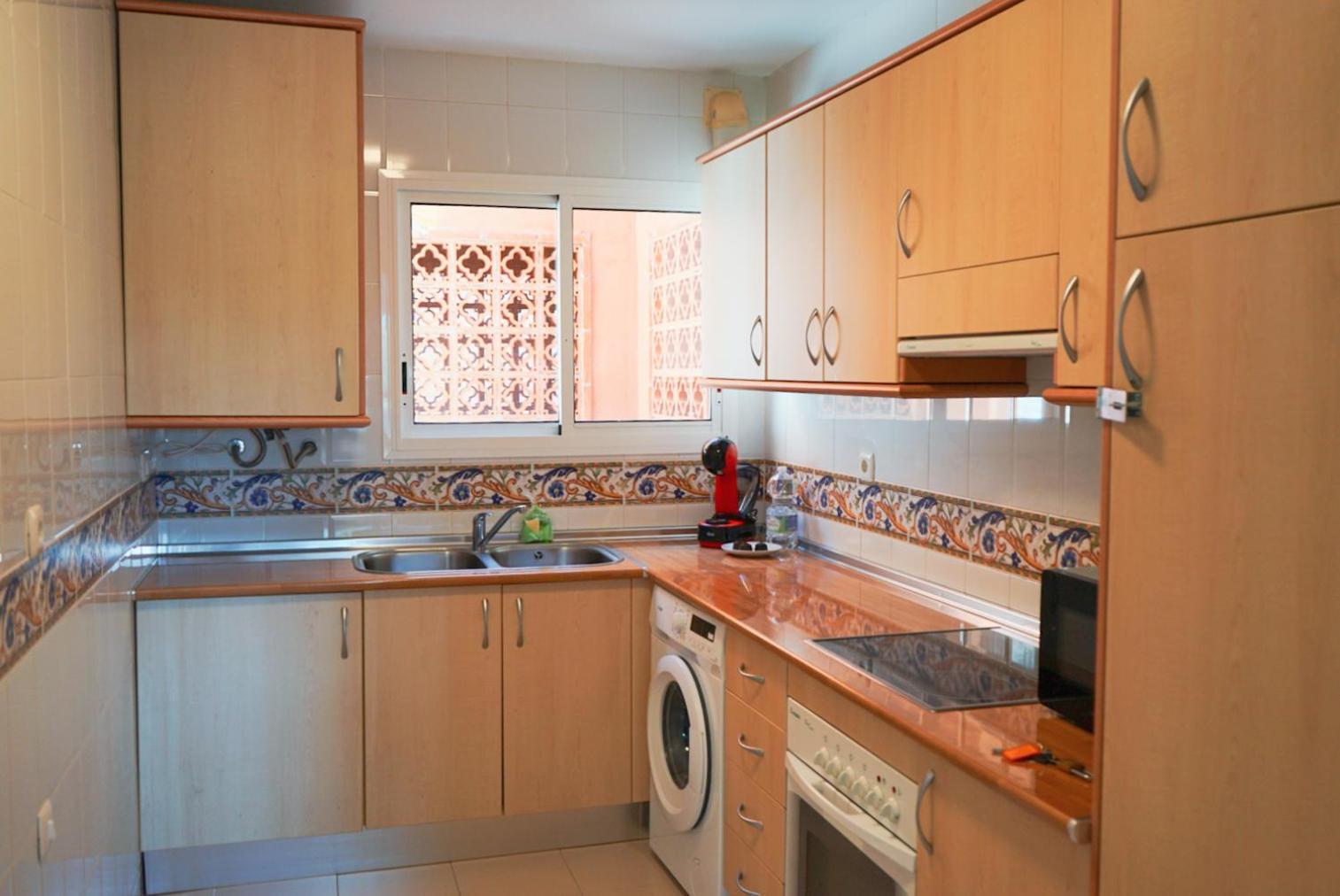 Relaxing 2 Bed duplex: seaviews, terrace & rooftop view 4