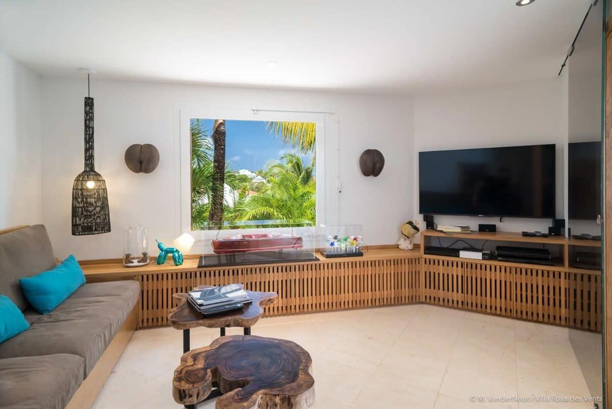 Cozy And Stylish Villa Overlooking Grand Cul De Sac