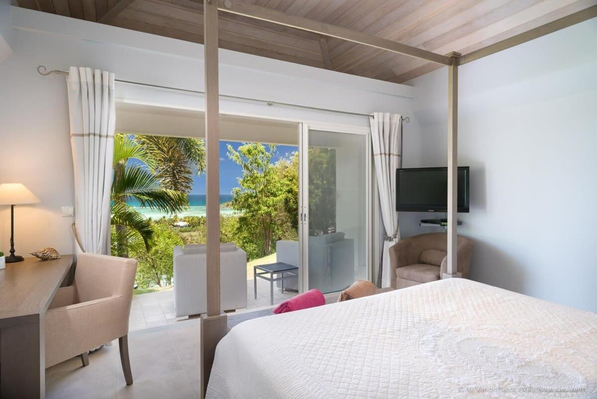 Cozy And Stylish Villa Overlooking Grand Cul De Sac