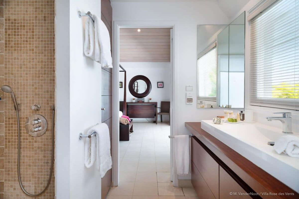 Cozy And Stylish Villa Overlooking Grand Cul De Sac