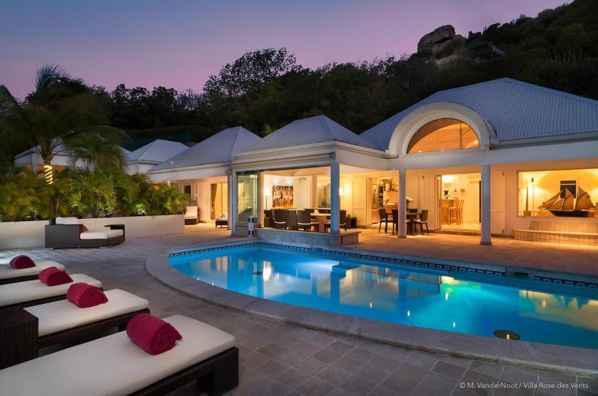 Cozy And Stylish Villa Overlooking Grand Cul De Sac