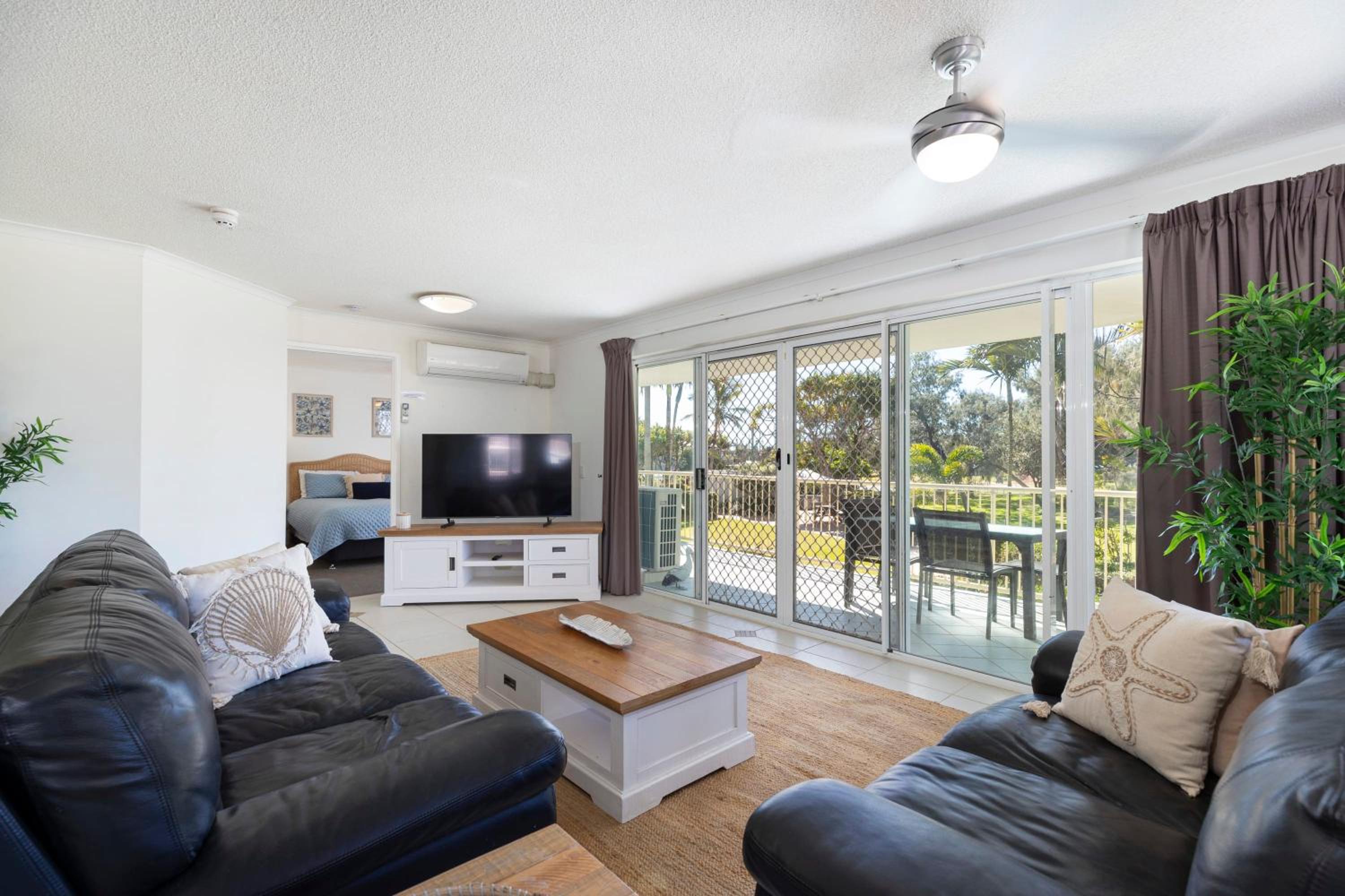 Surfside Buddina Beachfront 3bed Apt - Direct Beach Access