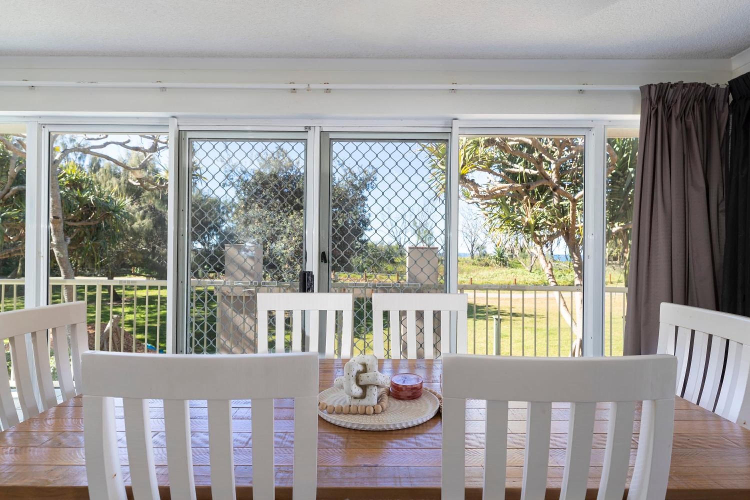 Surfside Buddina Beachfront 3bed Apt - Direct Beach Access