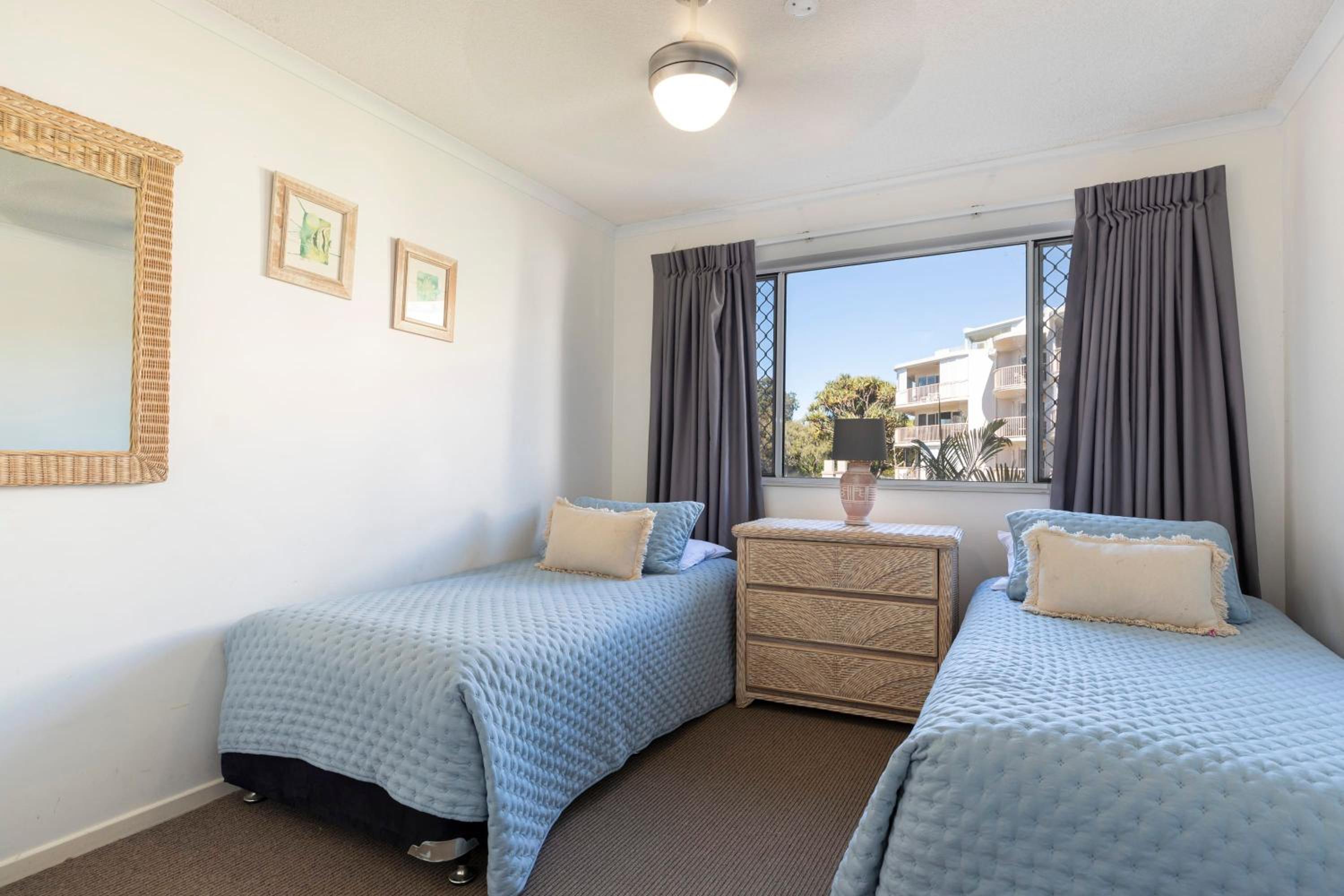 Surfside Buddina Beachfront 3bed Apt - Direct Beach Access