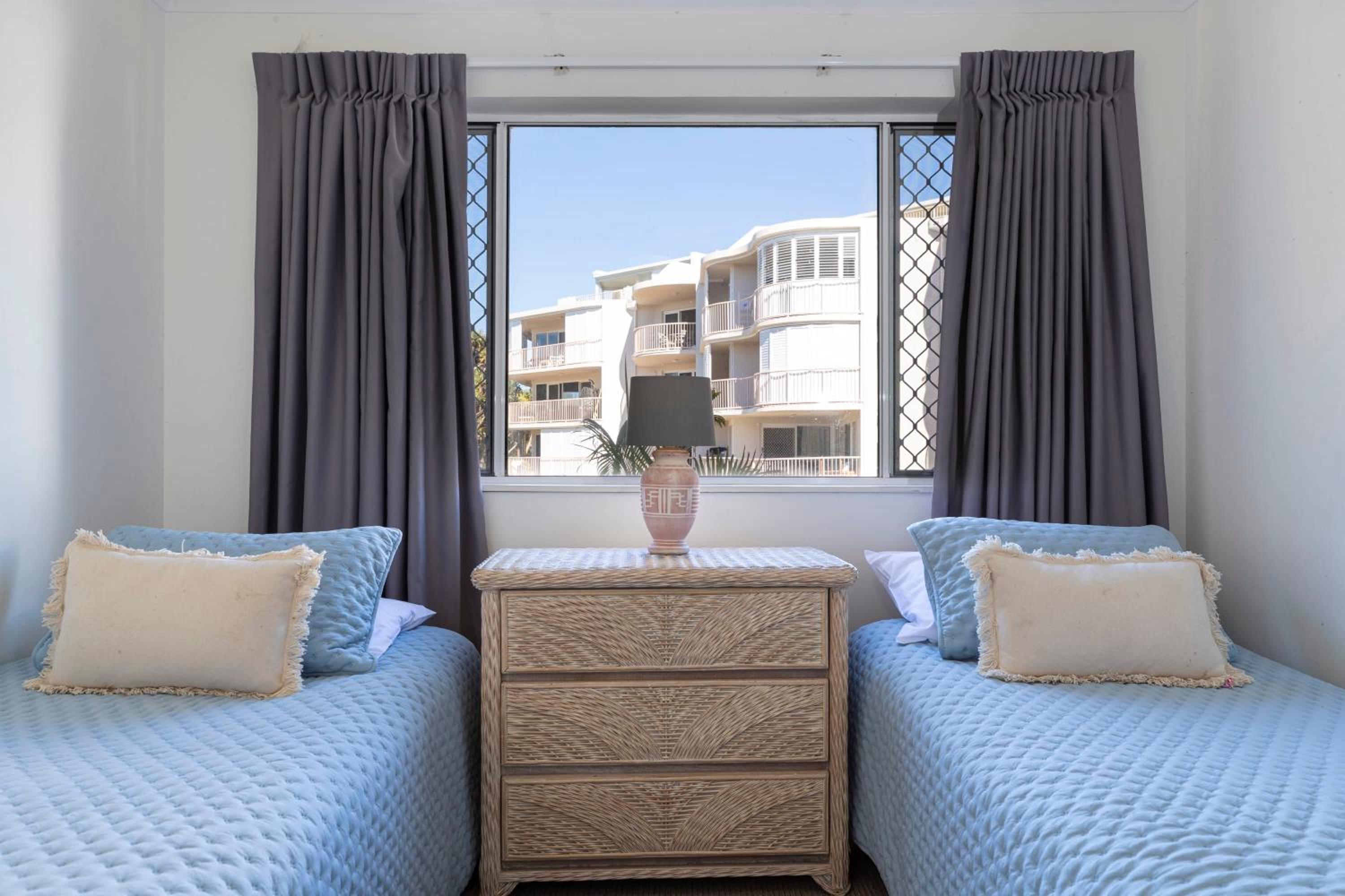 Surfside Buddina Beachfront 3bed Apt - Direct Beach Access