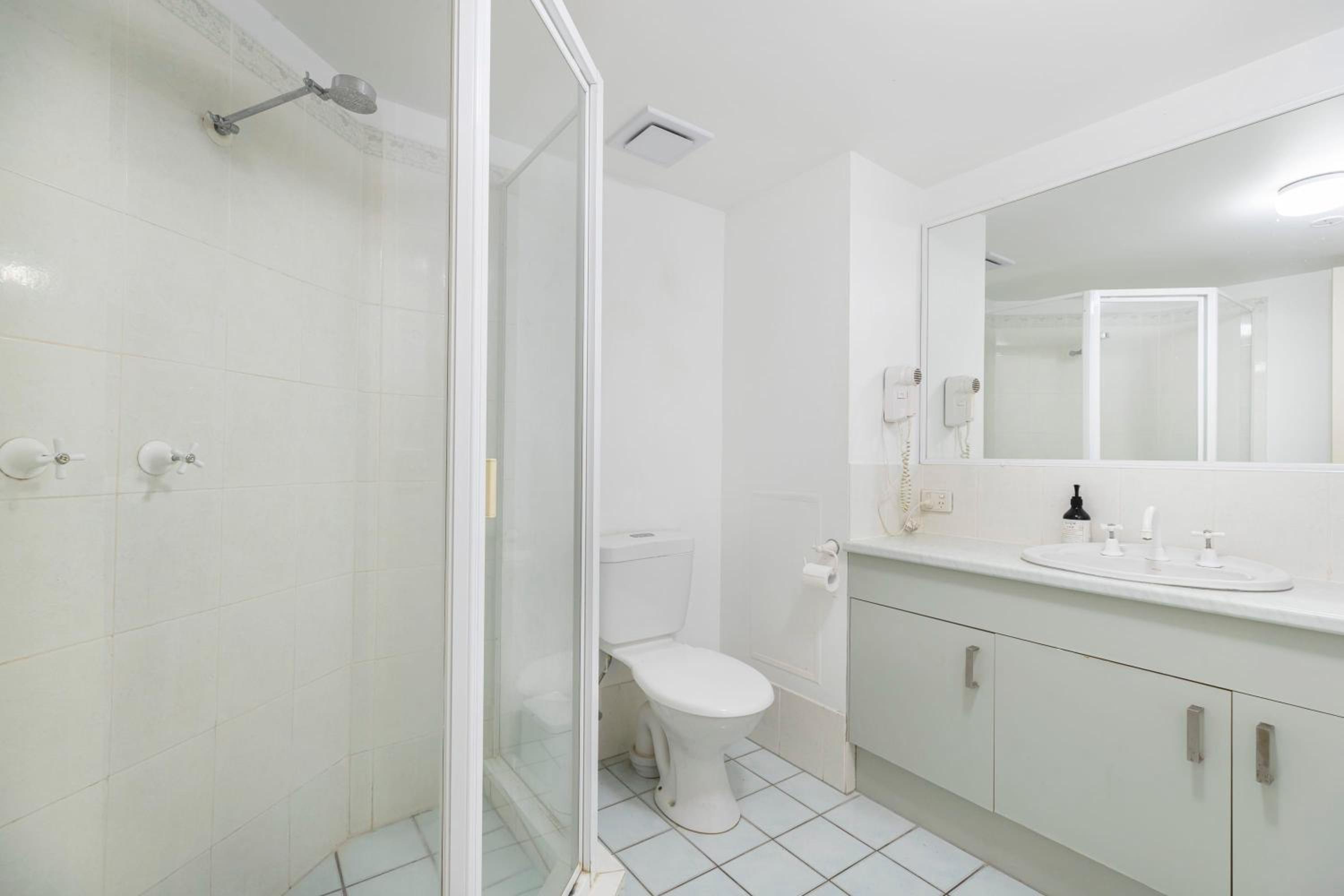 Surfside Buddina Beachfront 3bed Apt - Direct Beach Access