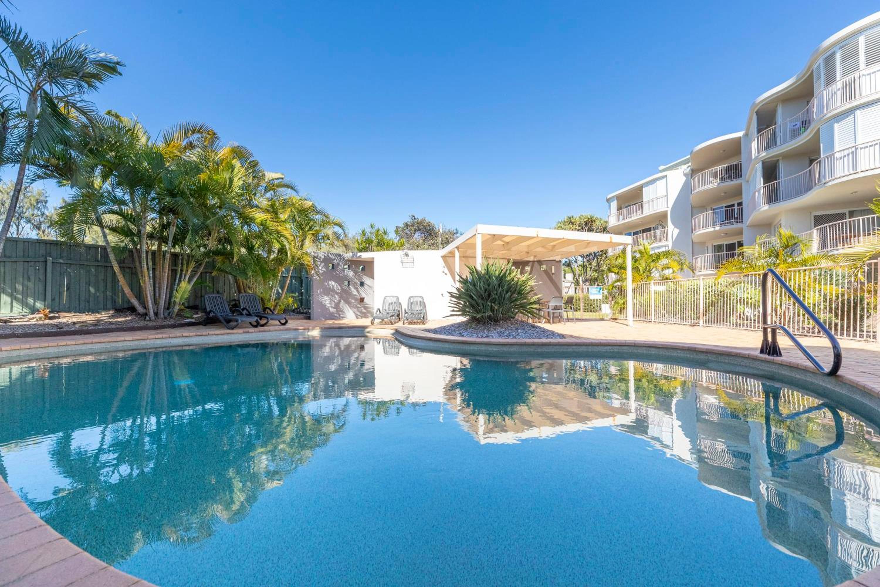 Surfside Buddina Beachfront 3bed Apt - Direct Beach Access