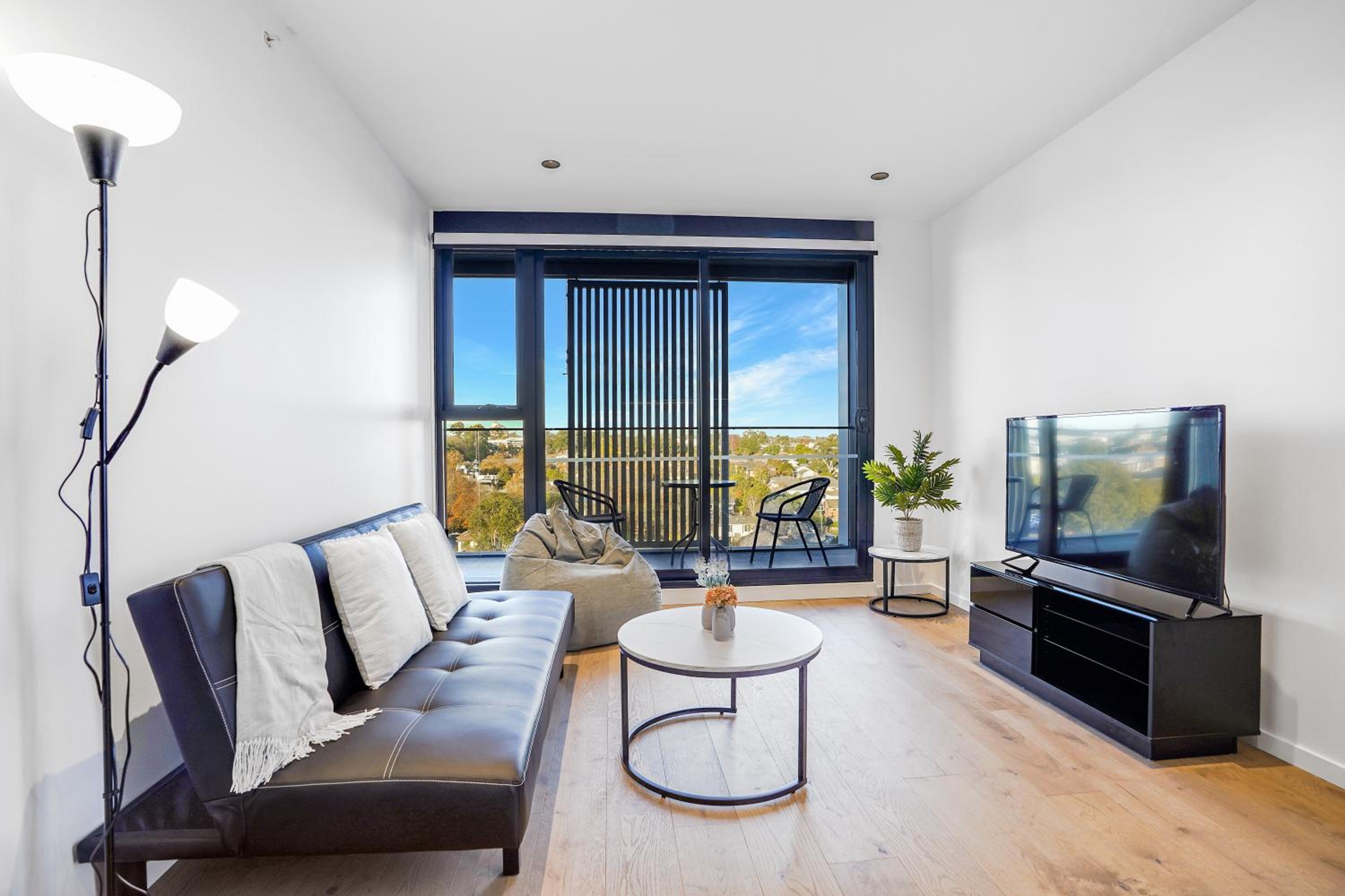 2 Bedrooms Apartments in the Kew Centre