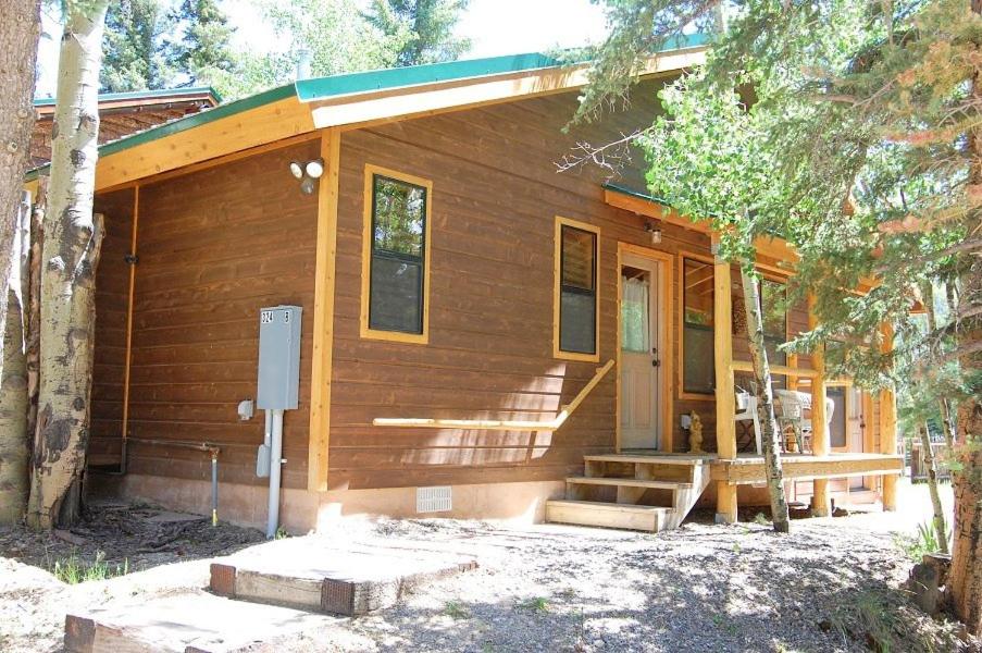 Bear Hugs - Cozy Cottage - WiFi - Rustic Decor - Country Style Kitchen - Perfect for a Couples Getaway! view 3