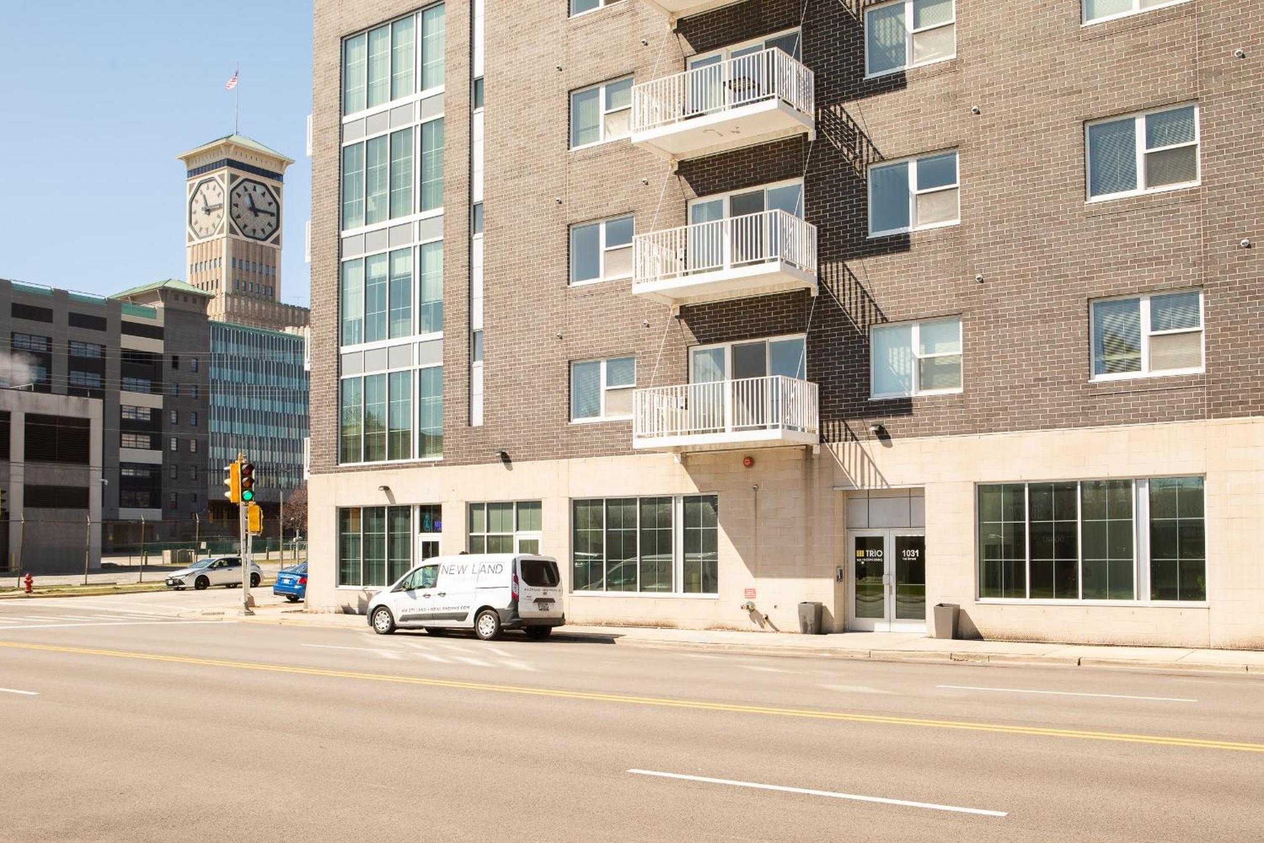 Flexhome Walkers Point 2BR T3 with Gym and Balcony view 2